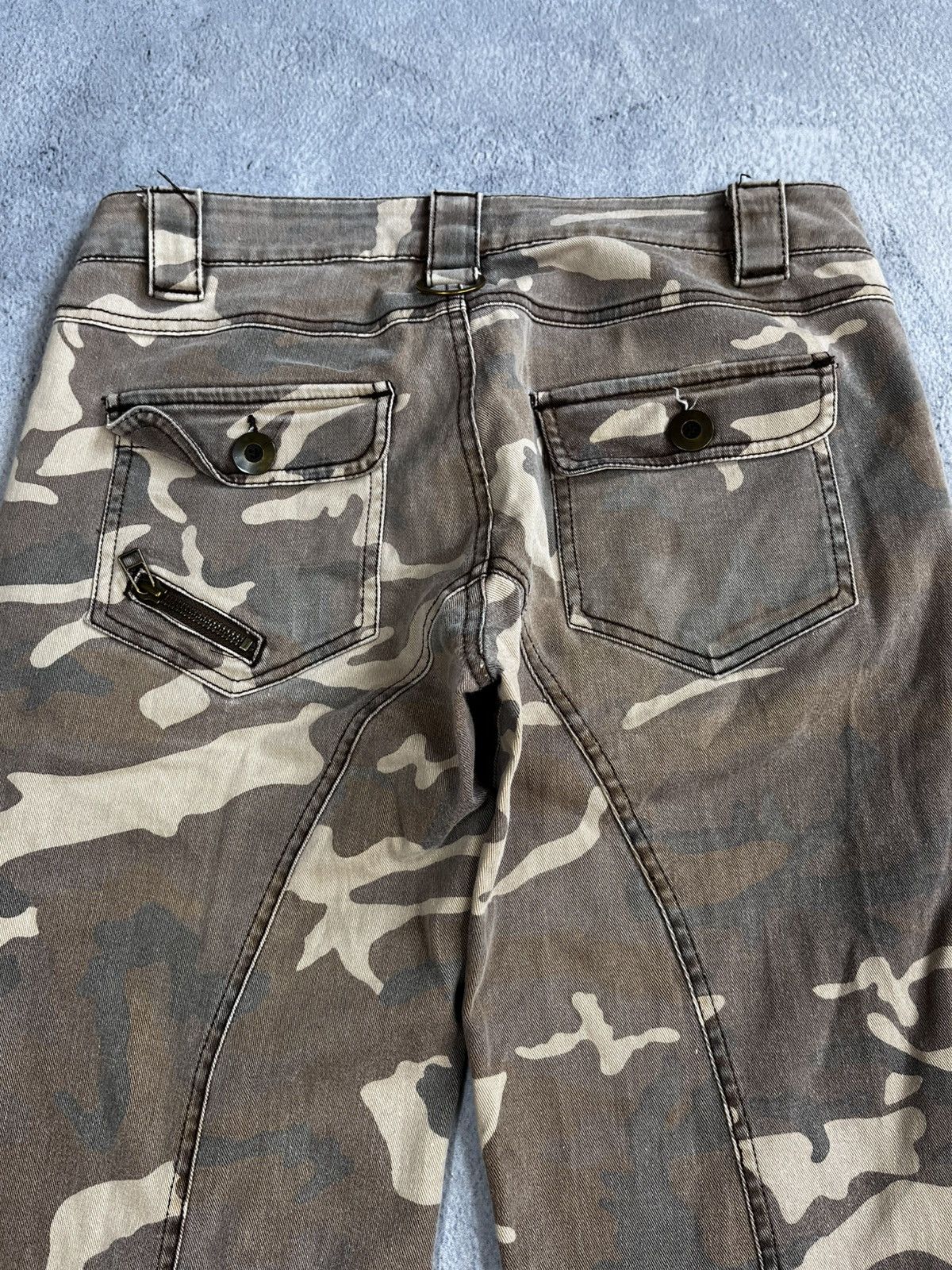 Other Vintage Y2K camo 3/4 faded low rise rap shorts streetwear Size 28" / US 6 / IT 42 - 3 Thumbnail