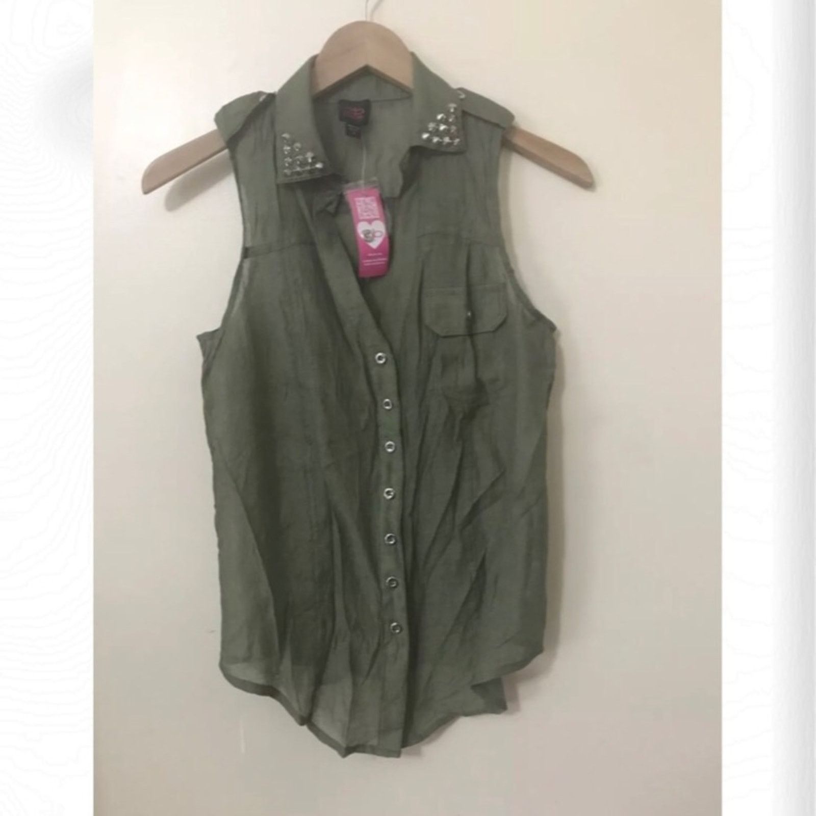 Bebe NWT Bebe 2B Green Bella Tie Front Studded Shirt Size S / US 4 / IT 40 - 1 Thumbnail