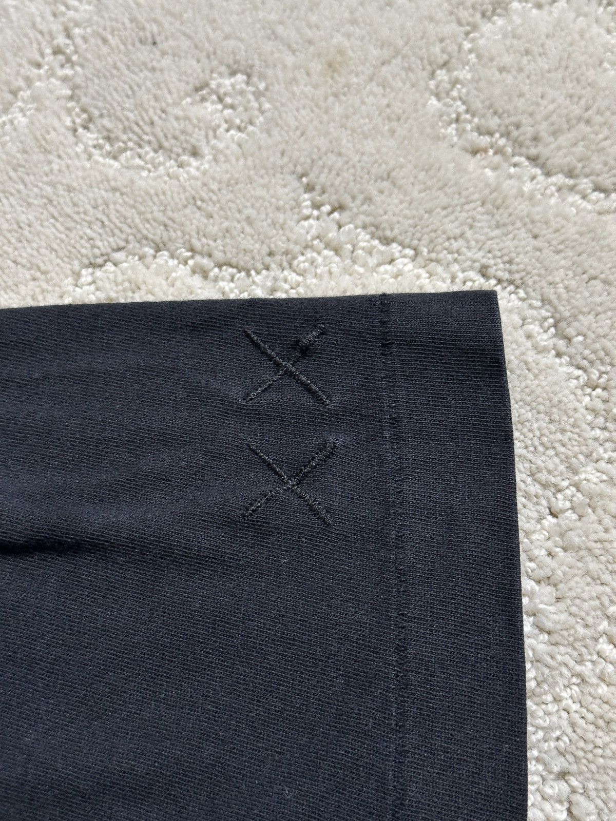 Kaws × Uniqlo KAWS X UNIQLO Black Tee Size US XL / EU 56 / 4 - 2 Thumbnail