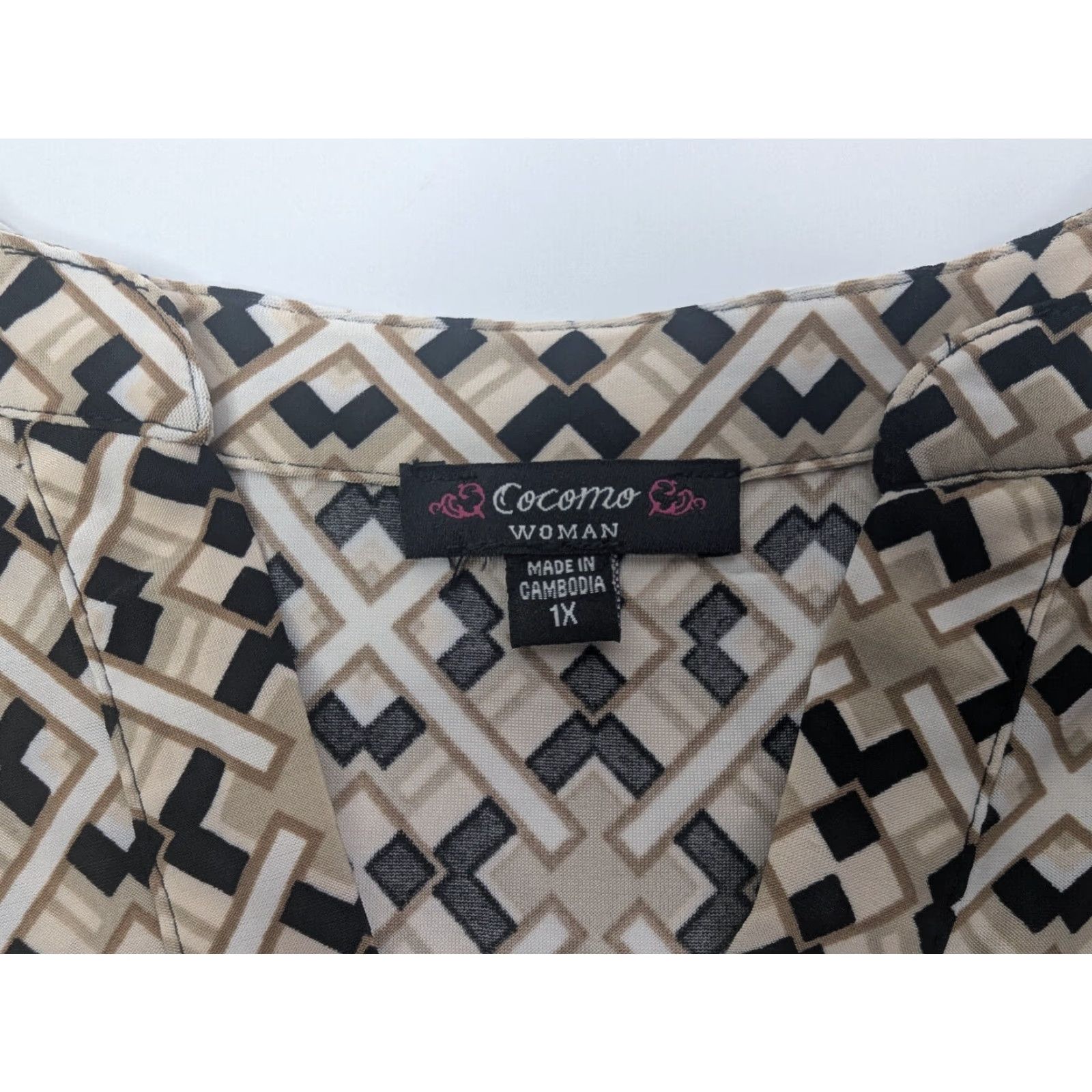 Vintage Cocomo 1X Plus Size Geometric V-Neck Button Top Roll Tab Sleeve 3/4 Geometric BeIGe Size XL / US 12-14 / IT 48-50 - 6 Thumbnail
