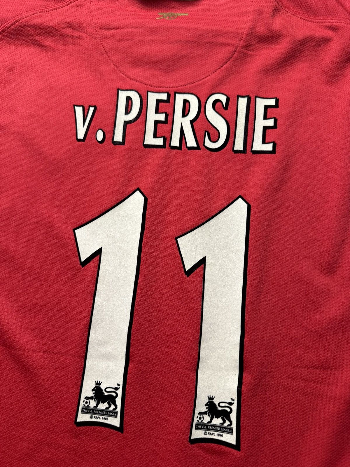 Nike × Vintage Vintage Nike Arsenal soccer jersey 11 Van Persie size M Size US M / EU 48-50 / 2 - 5 Thumbnail