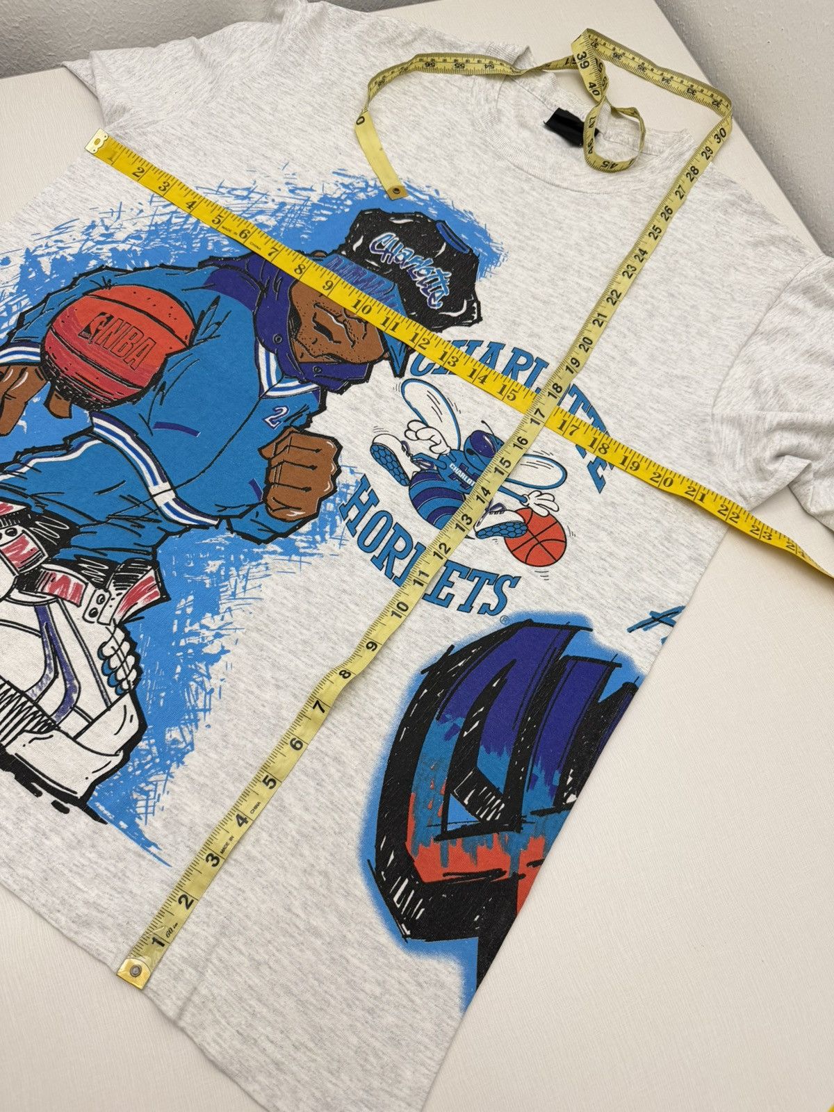 Changes Vintage 90s Charlotte Hornets Rare Wrapped Around Graffiti L Size US L / EU 52-54 / 3 - 10 Thumbnail