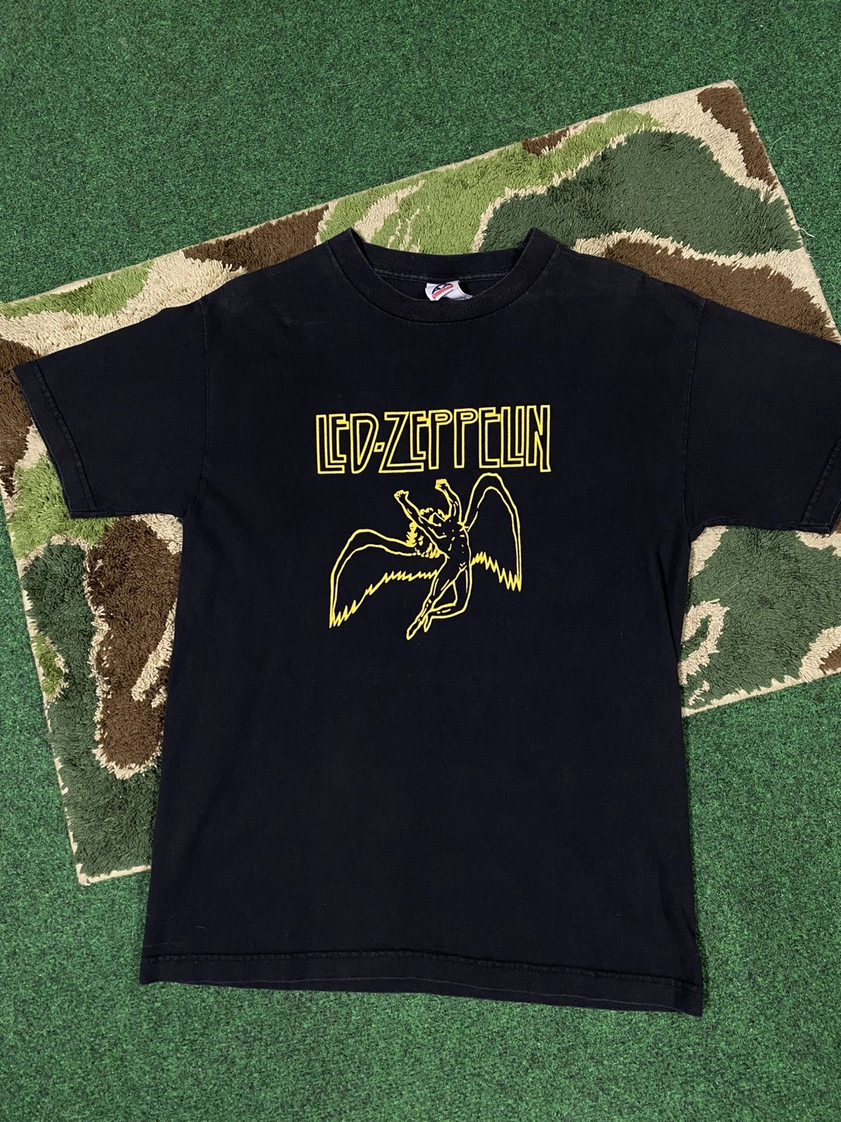 Band Tees Vintage 00’ Led Zeppelin Band T-Shirt Adult Medium Size US M / EU 48-50 / 2 - 1 Thumbnail
