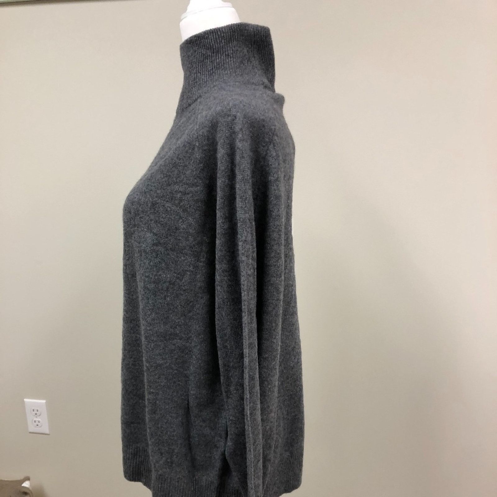 360Cashmere Skull Graphic 100% Cashmere Turtleneck Sweater -360 Cashmere Size XS / US 0-2 / IT 36-38 - 2 Thumbnail