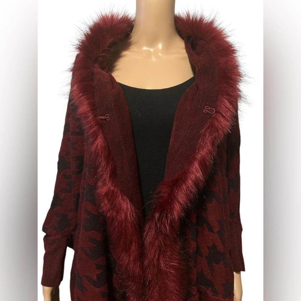 Shein Burgundy Houndstooth Poncho with Faux Fur Trim Size ONE SIZE - 2 Thumbnail