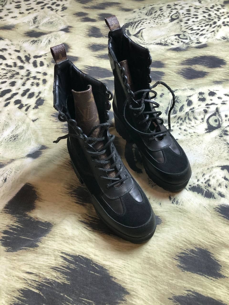 Louis Vuitton Luxury Louis Vuitton Black Platform Boots Size US 8 / IT 38 - 7 Thumbnail