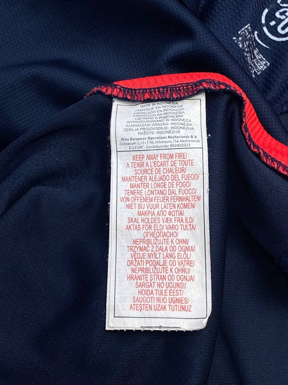 Nike Vintage Nike Total 90 Collared Small Logo Jersey T-Shirt Size US XL / EU 56 / 4 - 17 Thumbnail