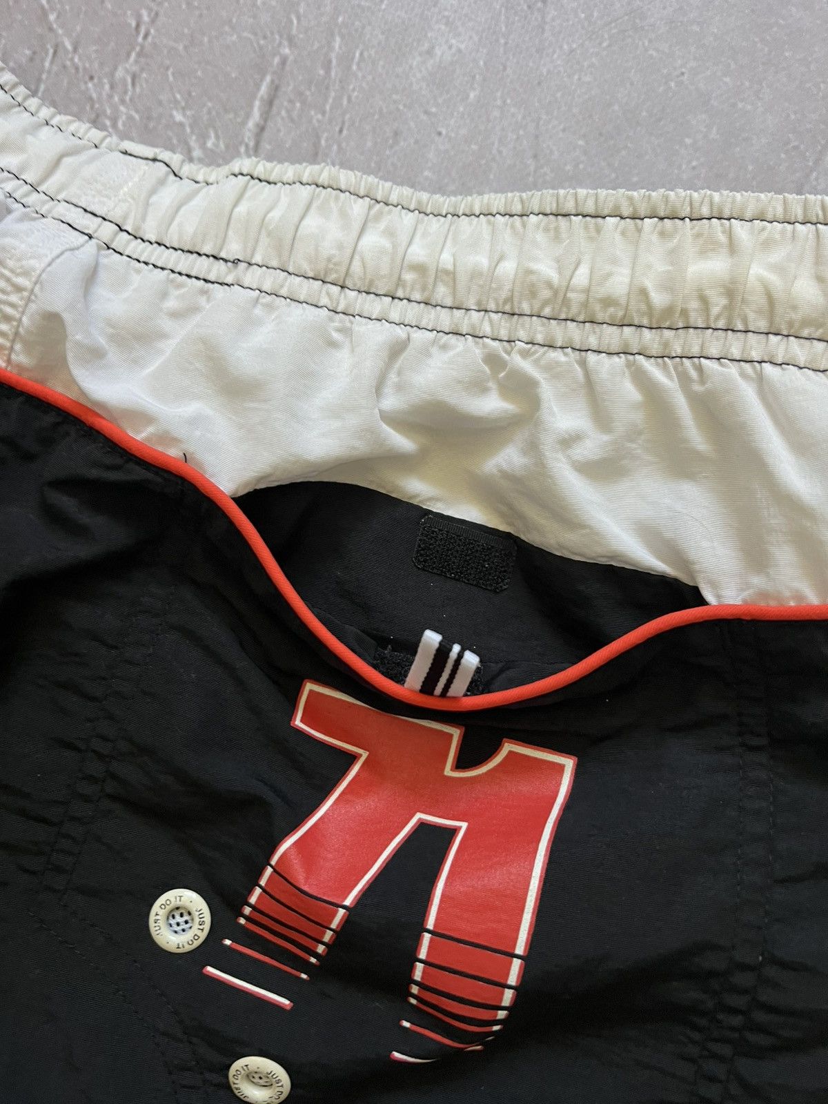 Nike Very Rare Short Nike Vintage Big Logo Size L Y2K Hype Size US 36 / EU 52 - 8 Thumbnail