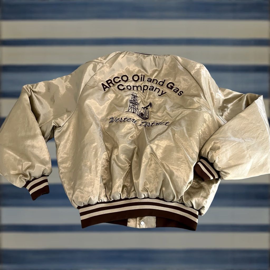Vintage VINTAGE King Louie Satin Bomber Jacket Embroidered ARCO Oil Gas Brown XL Men Jacket Size US XL / EU 56 / 4 - 1 Thumbnail