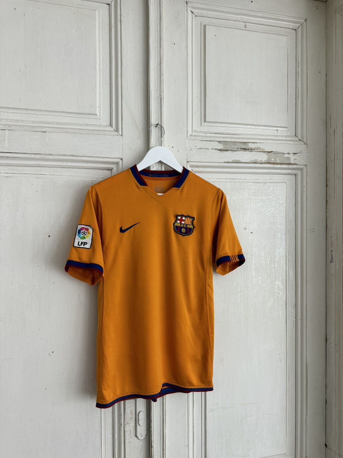 Nike × Vintage Nike Vintage Barcelona 19 Messi 2006 2007 Away Jersey Size US S / EU 44-46 / 1 - 11 Thumbnail