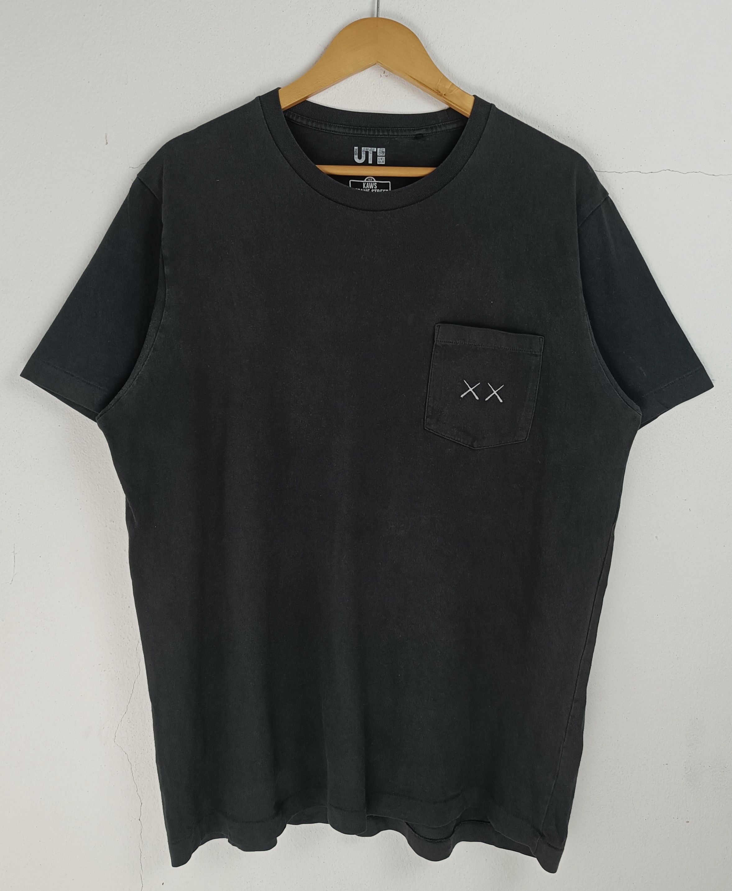 Kaws VINTAGE FADED KAWS X SESAME STREET POCKET TEE VERY RARE Size US L / EU 52-54 / 3 - 4 Thumbnail