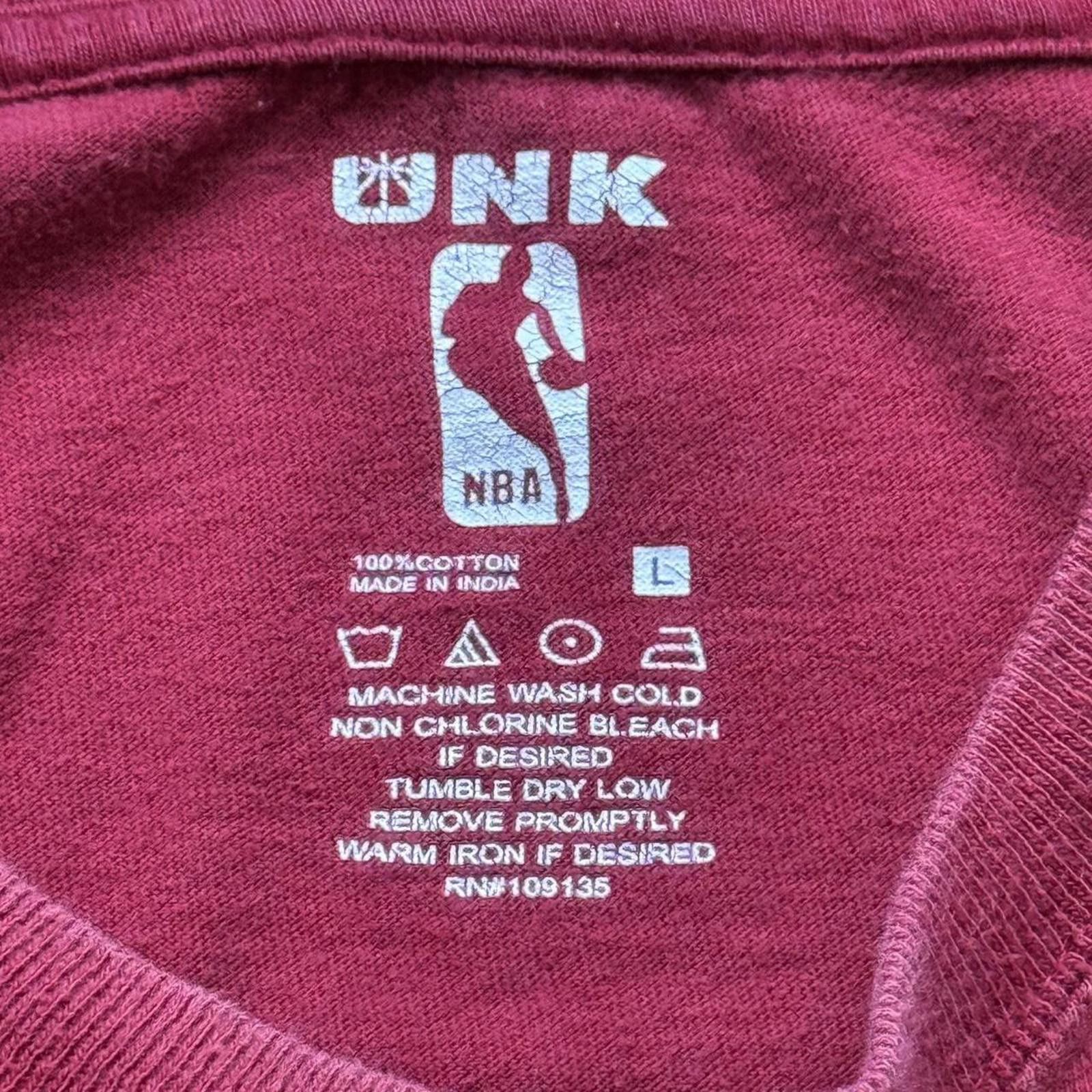 NBA UNK X NBA Miami Heat Vintage Y2K Faded Graphic T-shirt Size US L / EU 52-54 / 3 - 4 Thumbnail