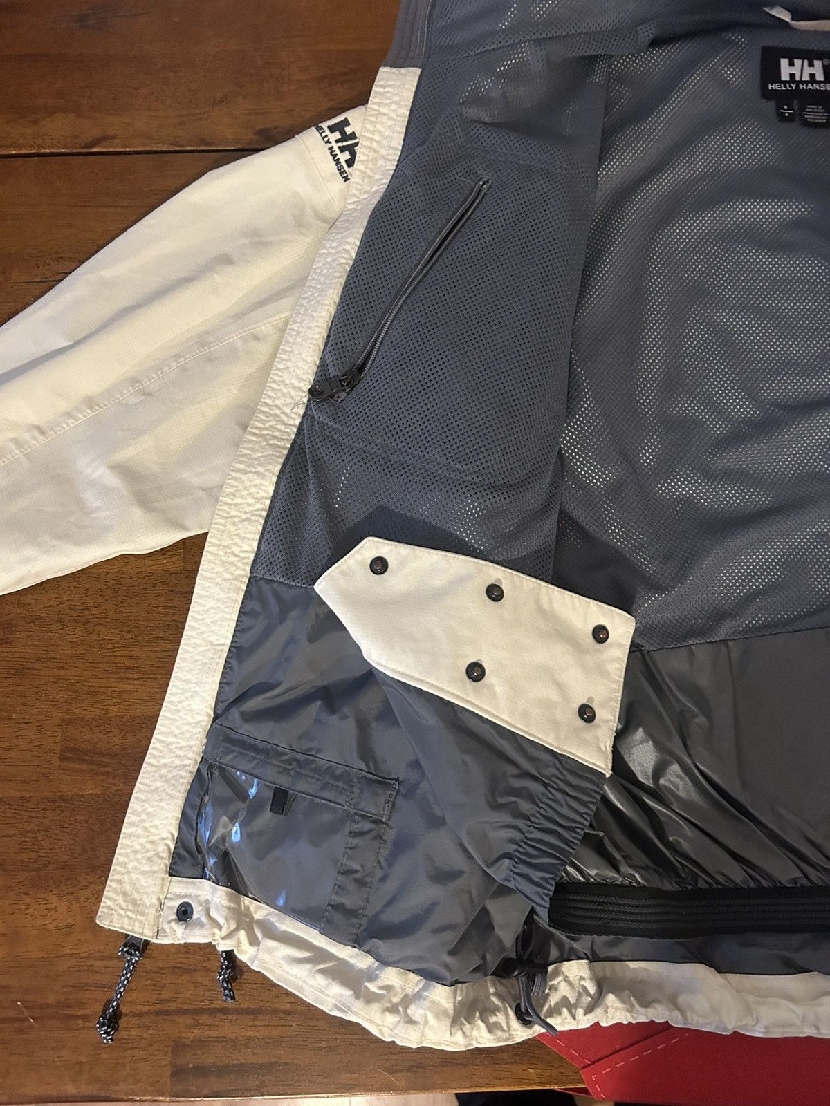 Helly Hansen Helly Hansen Off White/Beige light jacket size small Size US S / EU 44-46 / 1 - 7 Thumbnail