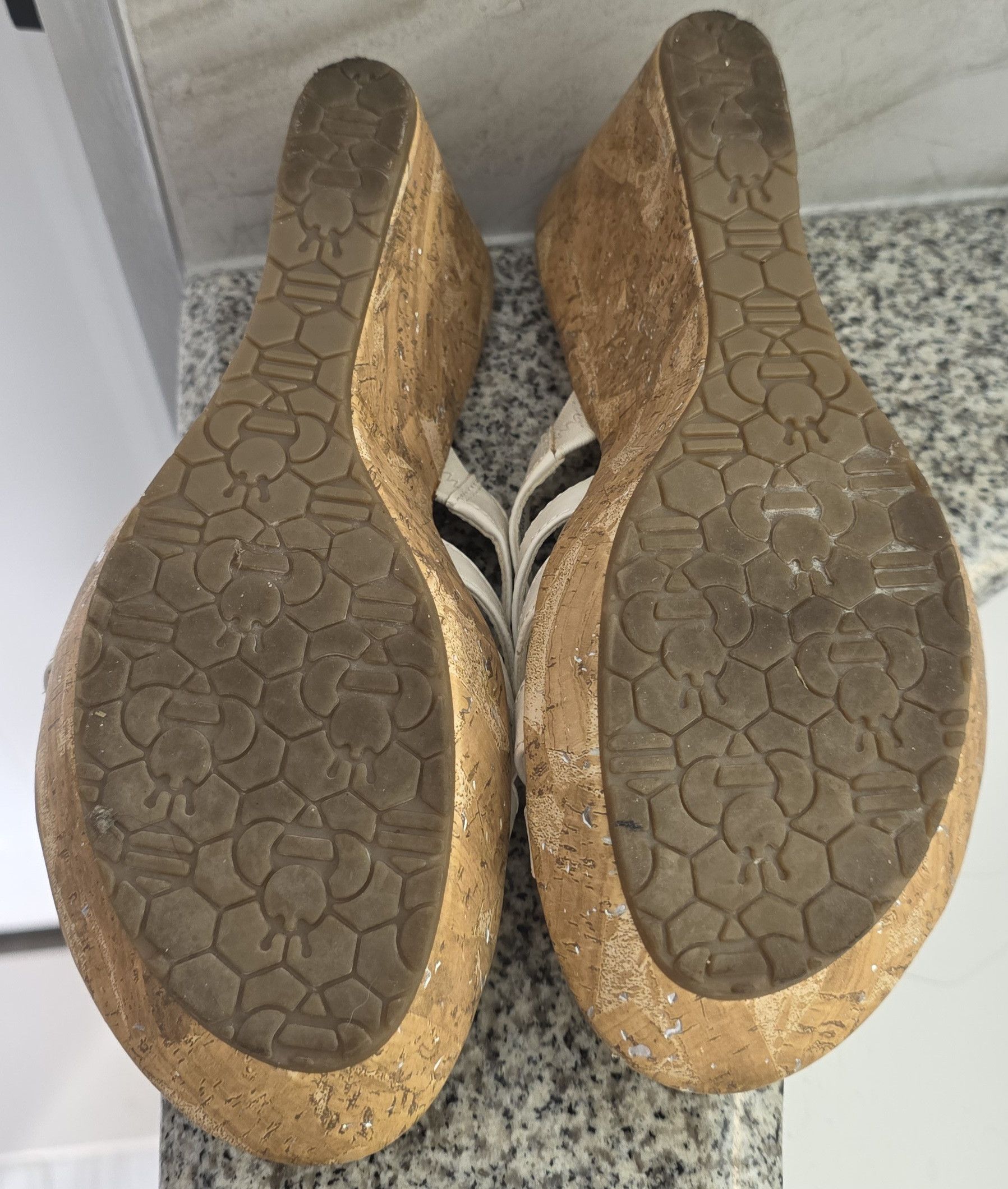 Other White Mountain Silver Flower Wedge Sandals 100-W11095 8.5 Size US 8.5 / IT 38.5 - 7 Thumbnail