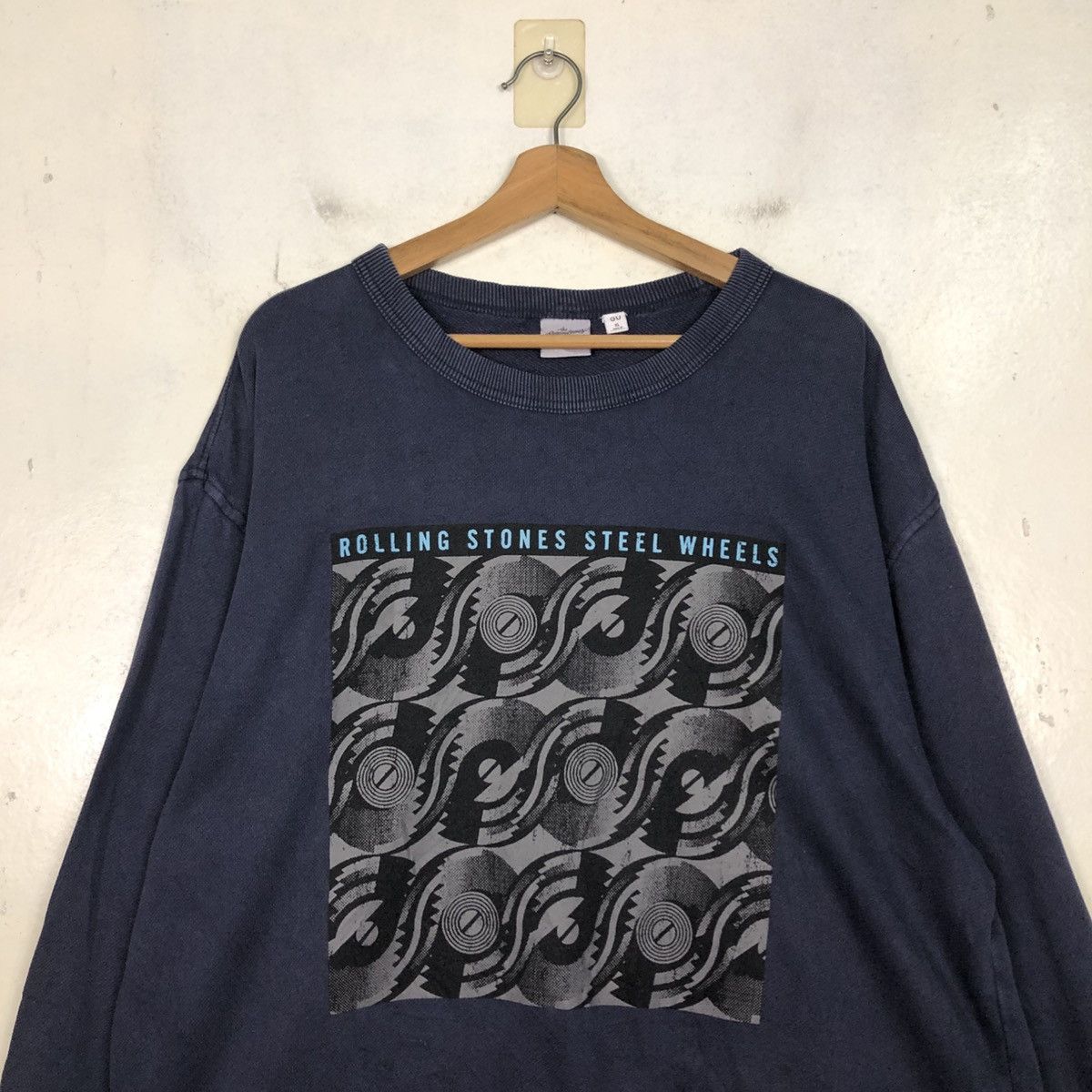 Japanese Brand 📌Vintage Sweatshirt GU X The Rolling Stones Big Log Size US XL / EU 56 / 4 - 5 Thumbnail
