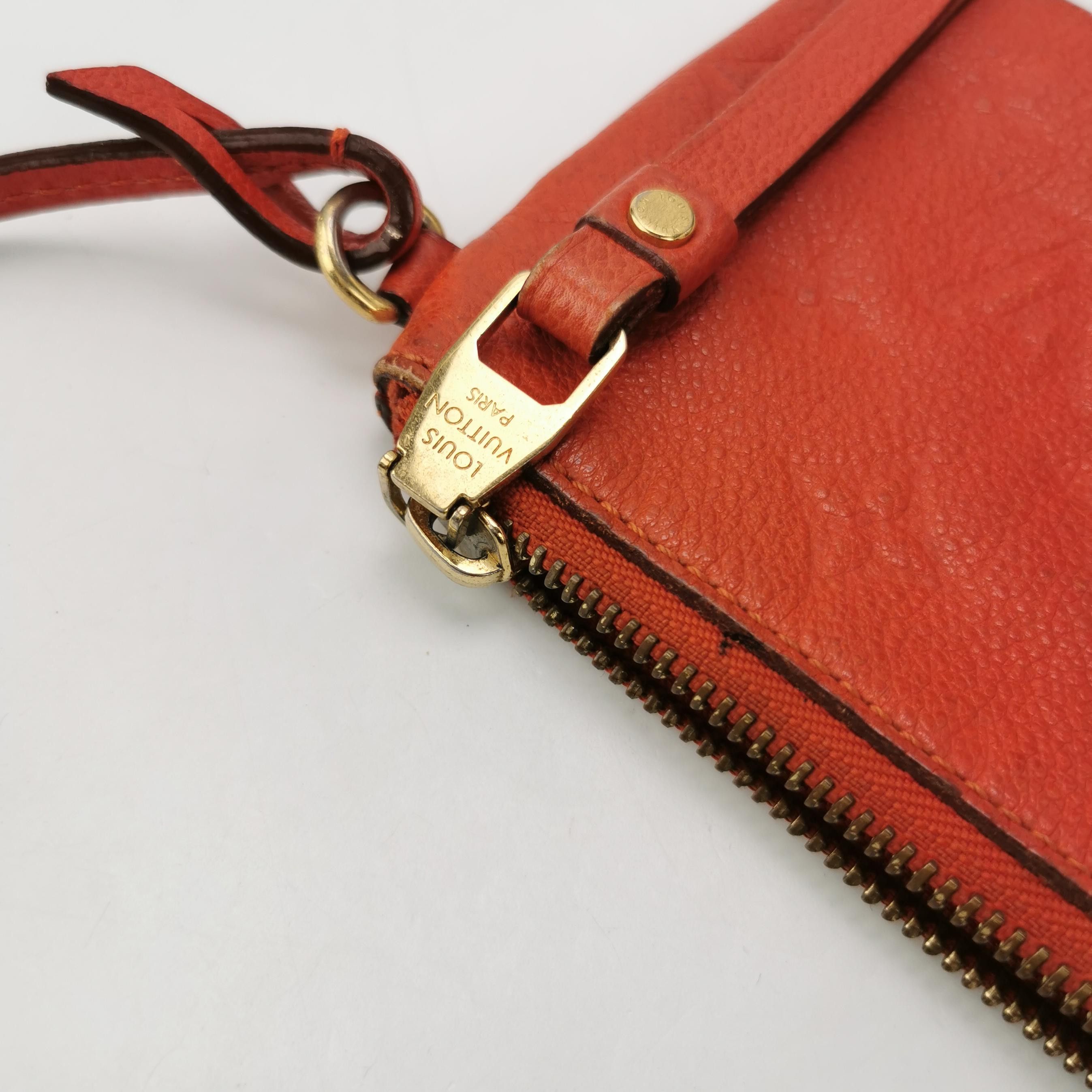 Louis Vuitton Louis Vuitton (LV) Cowhide monogram embossed handbag -y2506 Size ONE SIZE - 6 Thumbnail