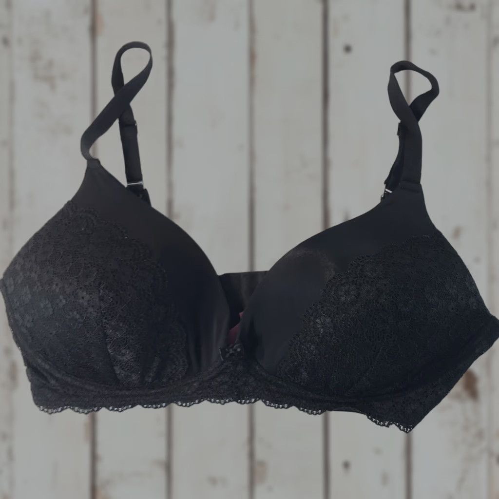 Isaac Mizrahi Isaac Mizrahi Black Wireless Lace T-Shirt Bra Womens 38C Modern Designer Size ONE SIZE - 1 Thumbnail