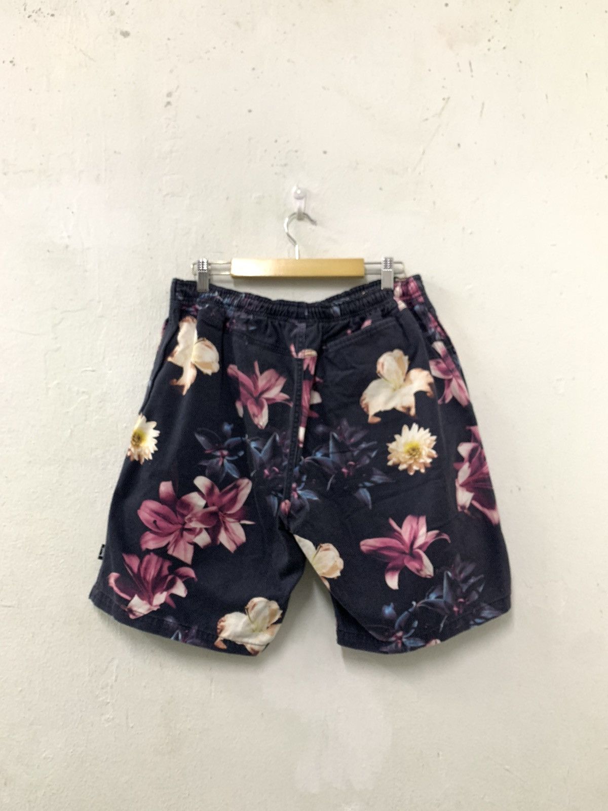 Stussy Stussy Beach Shorts Pants Panther Moon Flower Size US 35 - 2 Thumbnail