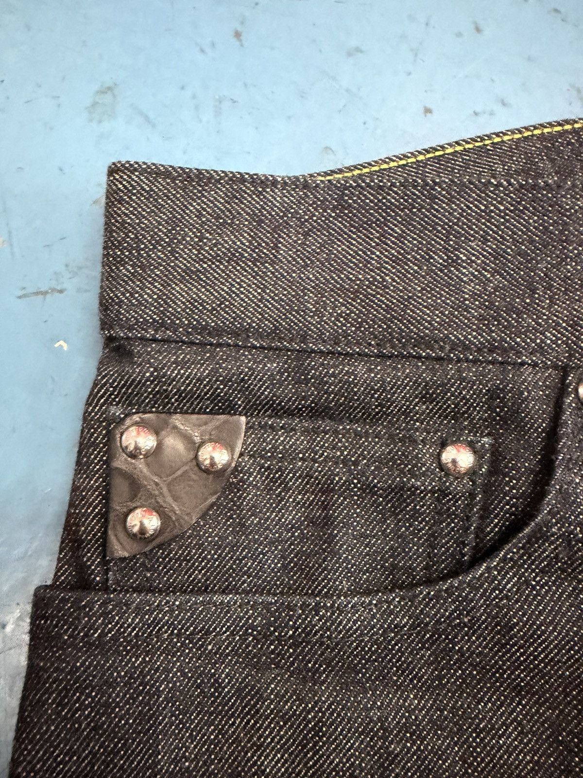 Louis Vuitton LUIS VUITTON RAW DENIM + ALLIGATOR DETAILS Size US 33 - 3 Thumbnail