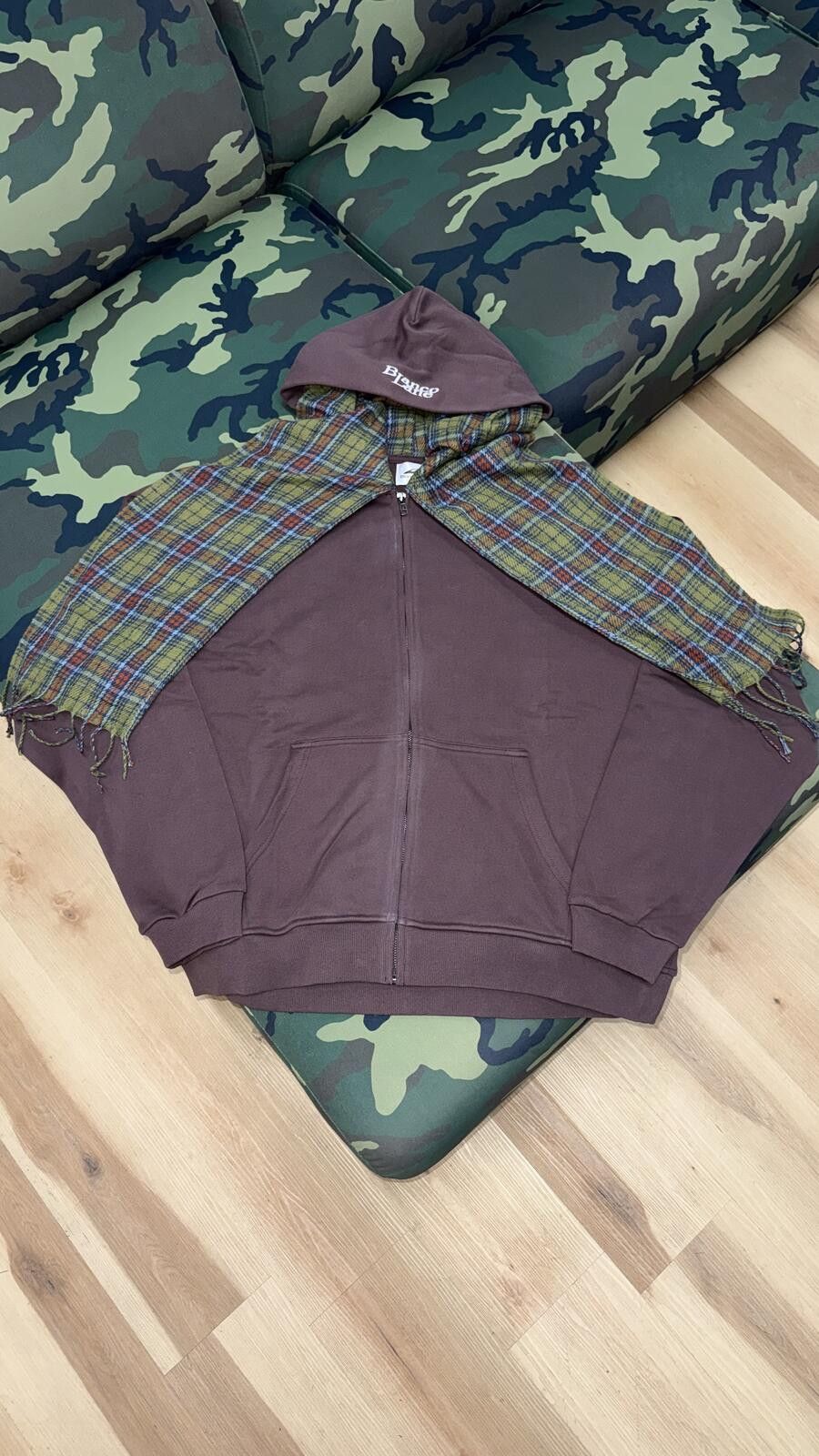 Other Blanco Lane Burgundy Scarf Zip Size US XL / EU 56 / 4 - 1 Thumbnail