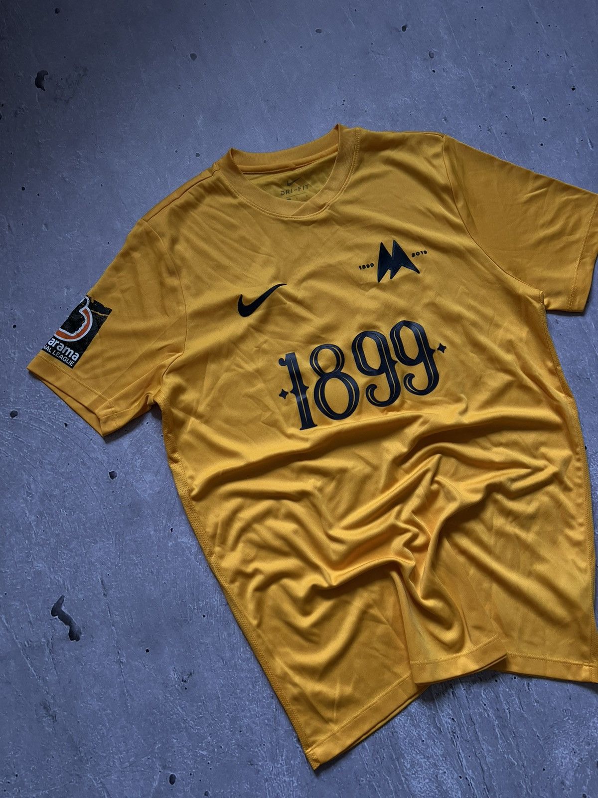 Nike Torquay United 2019-20 Nike t-shirt football jersey sz L #4 Size US L / EU 52-54 / 3 - 1 Thumbnail