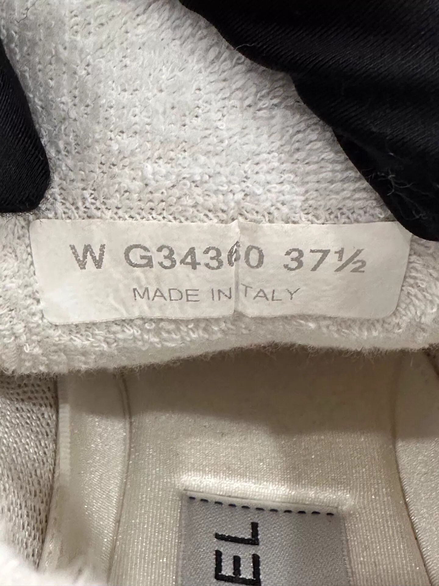 Chanel Chanel Women's White Side Embossed CC Sneaker 37.5 Size US 7 / IT 37 - 9 Thumbnail