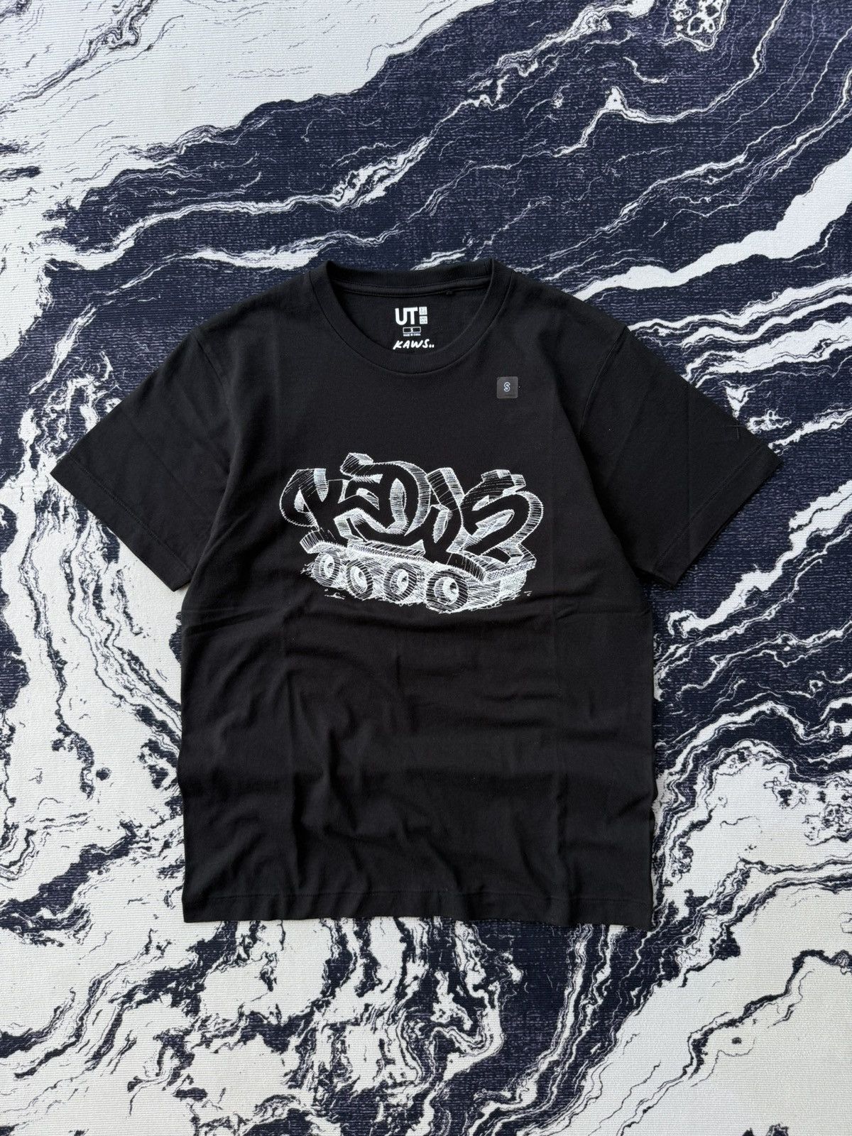 Japanese Brand × Kaws Uniqlo x kaws t shirt Size US S / EU 44-46 / 1 - 2 Thumbnail