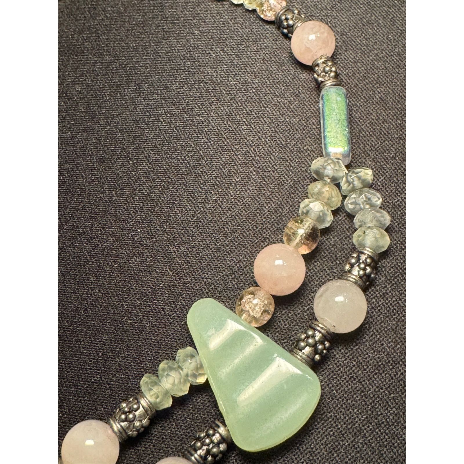 Other Green Jadeite & Pink Quartz Artisan Made 18in Necklace Size ONE SIZE - 3 Thumbnail