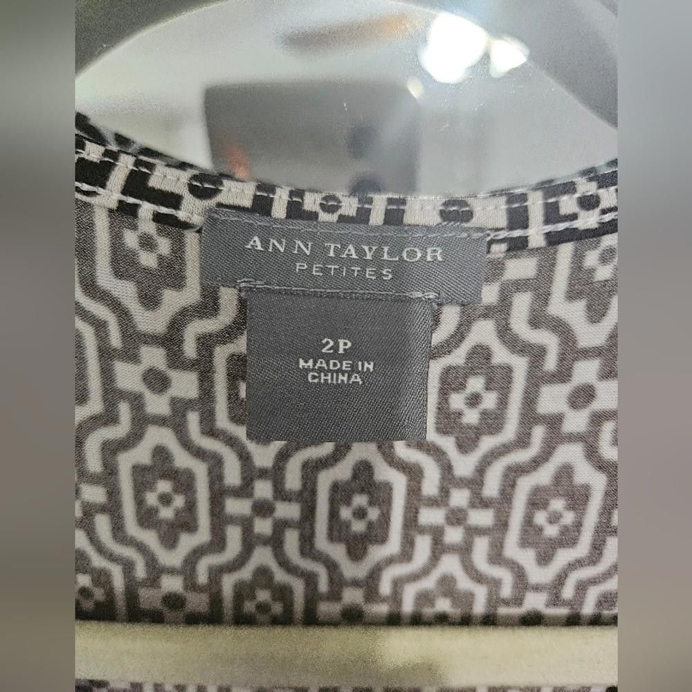 Ann Taylor Stylish Black and White Printed Dress with V-Neck Size XS / US 0-2 / IT 36-38 - 6 Thumbnail