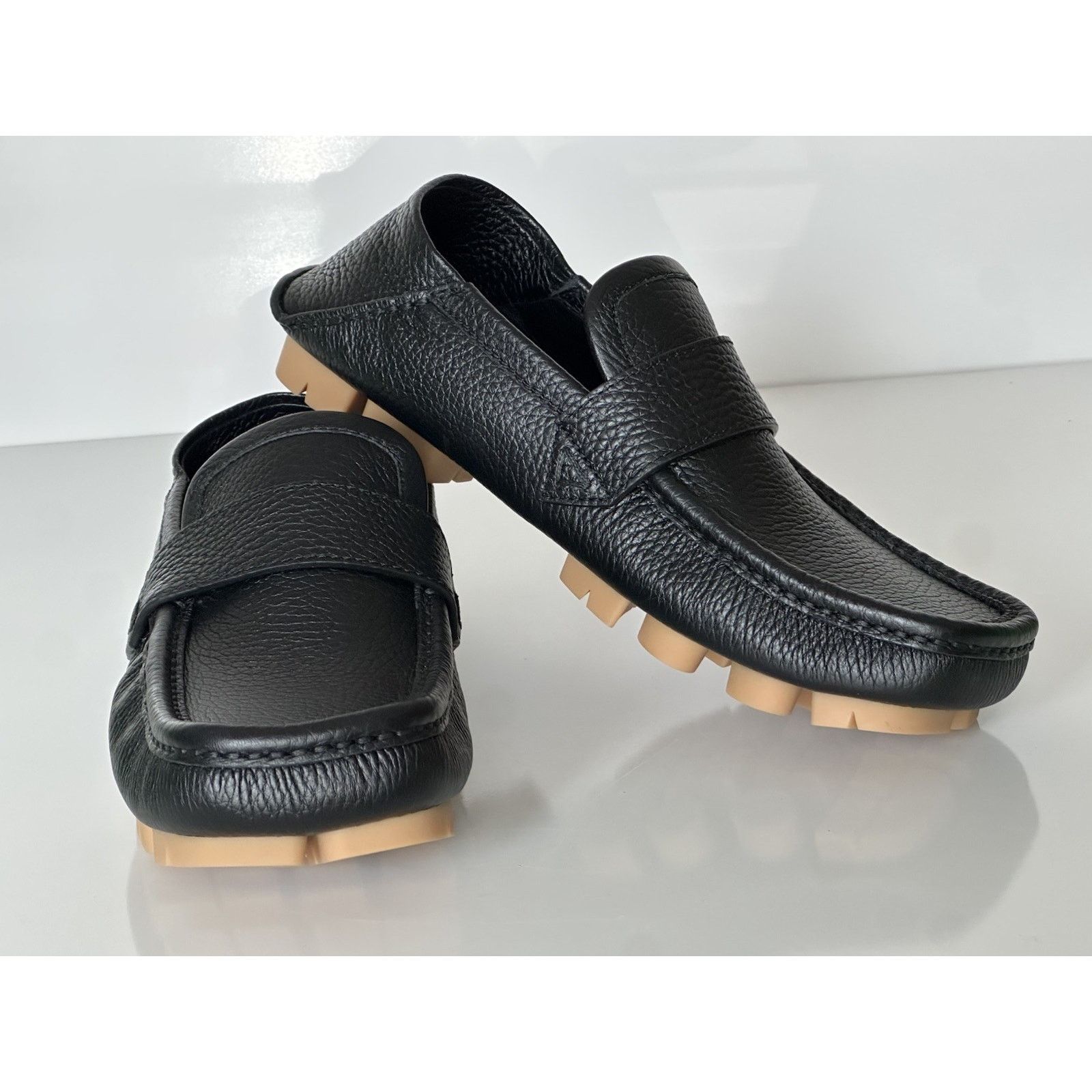 Bottega Veneta Bottega Veneta Men’s Leather Shore Shoes Black 9 US 786809 Size US 9 / EU 42 - 13 Thumbnail