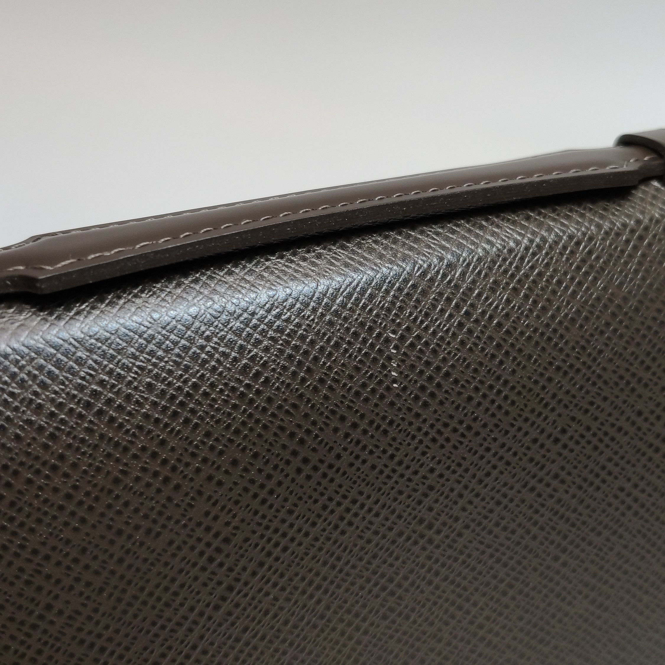 Louis Vuitton Louis Vuitton (LV) Taiga Atoll leather solid color zipper c Size ONE SIZE - 8 Thumbnail