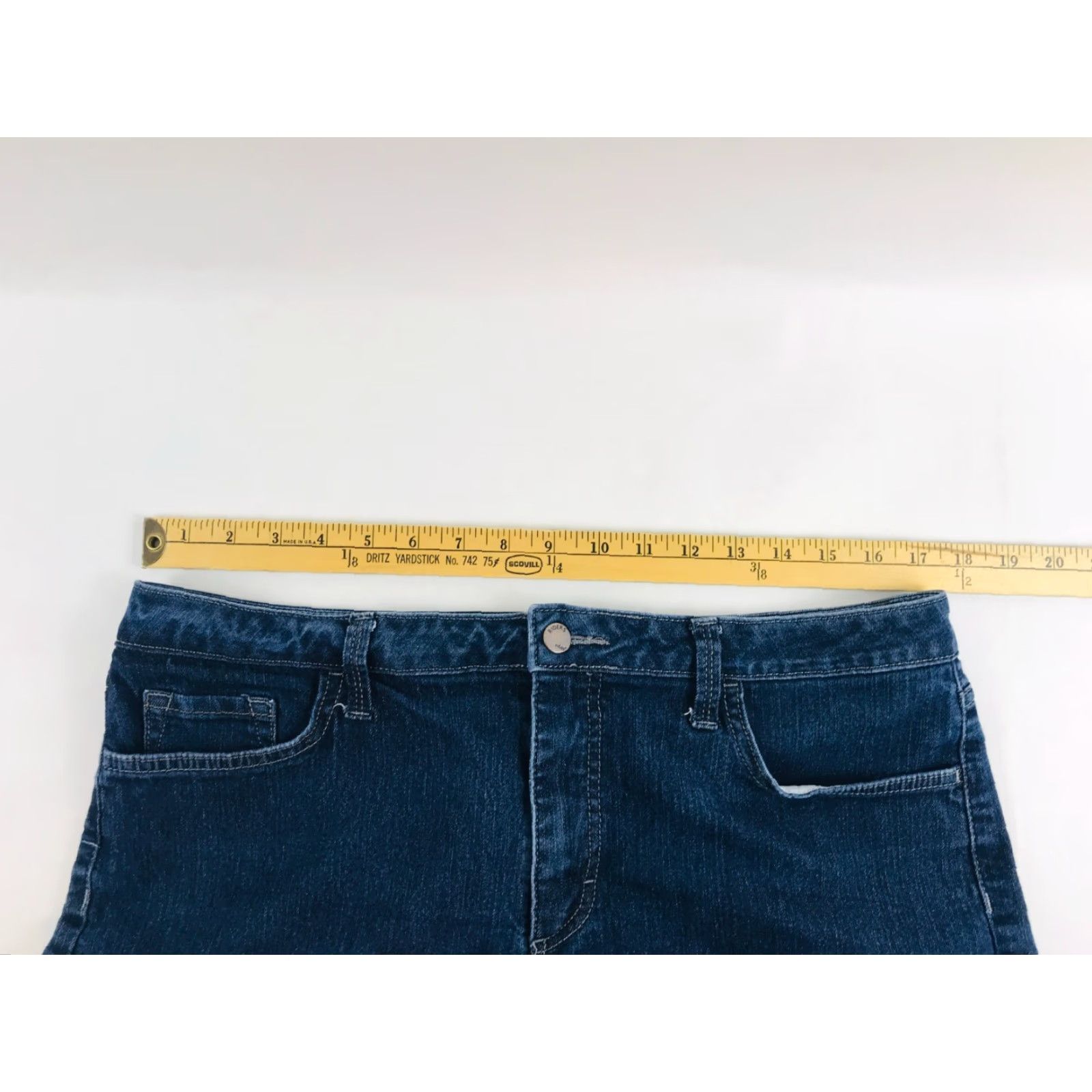 Lee Lee by Riders Shorts Women's 35x11 Blue Denim Mid Rise Bermuda Pocket, 35, Regular, Casual Travel, Vintage No, Jeans Size 24" / US 00 / IT 34 - 3 Thumbnail