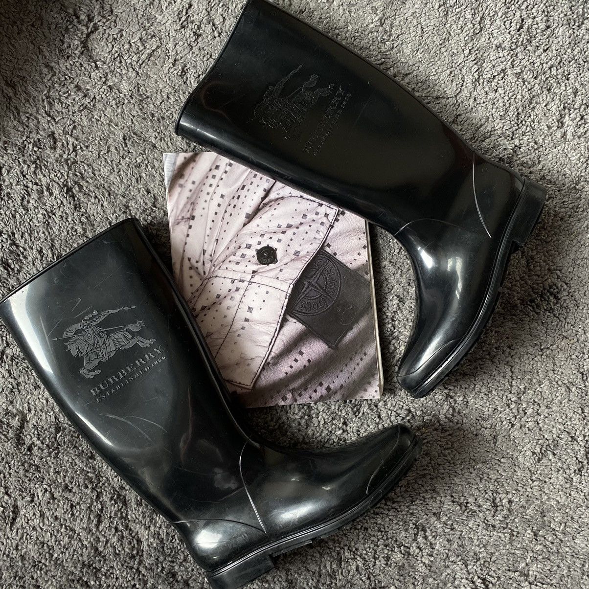 Burberry rubber riding boot top