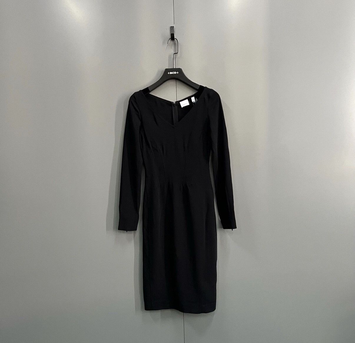Burberry Burberry Black V-neck Dress J41 Size XS / US 0-2 / IT 36-38 - 1 Thumbnail