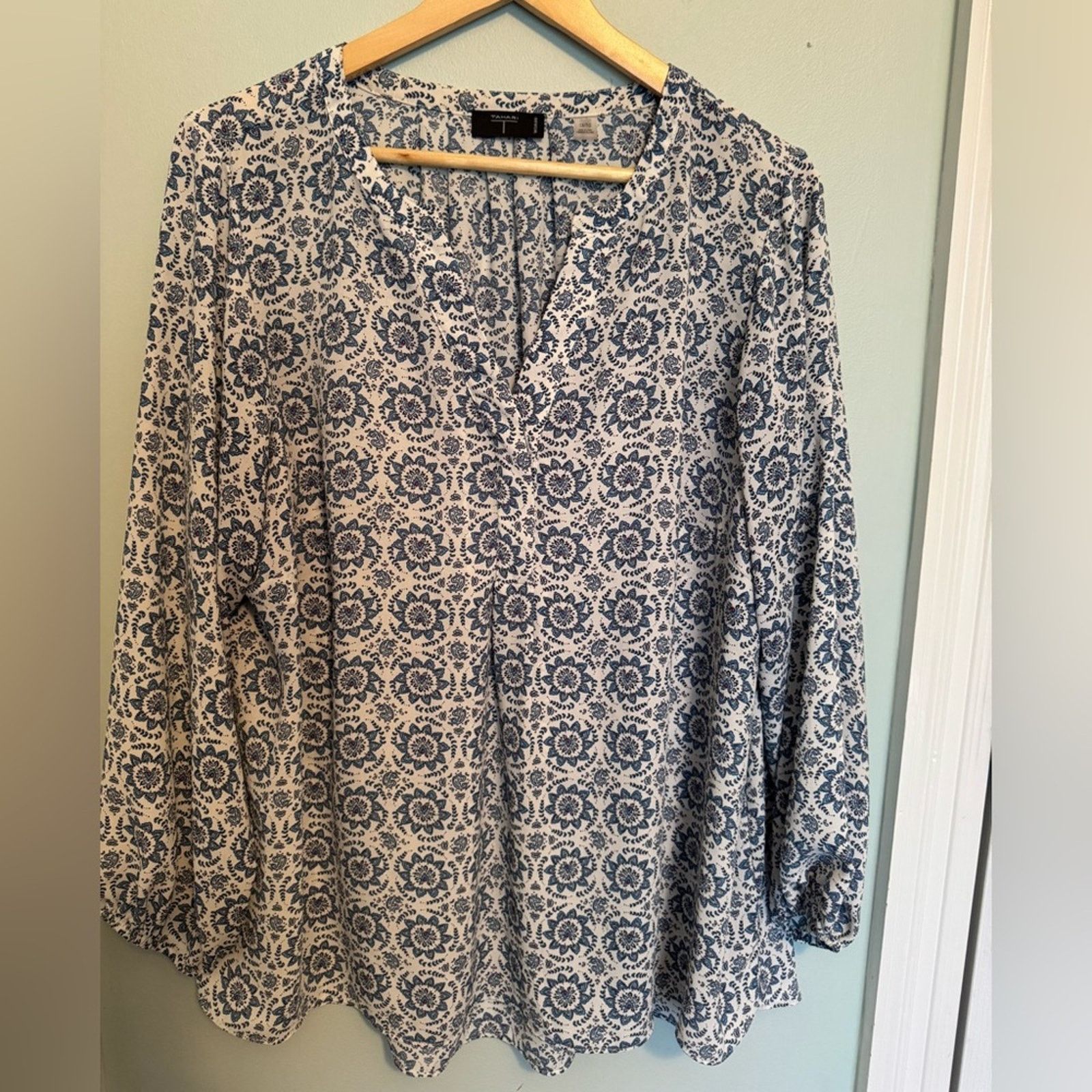 Elie Tahari Tahari Floral Blue and White Women's Top SZ 1X Size XL / US 12-14 / IT 48-50 - 1 Thumbnail
