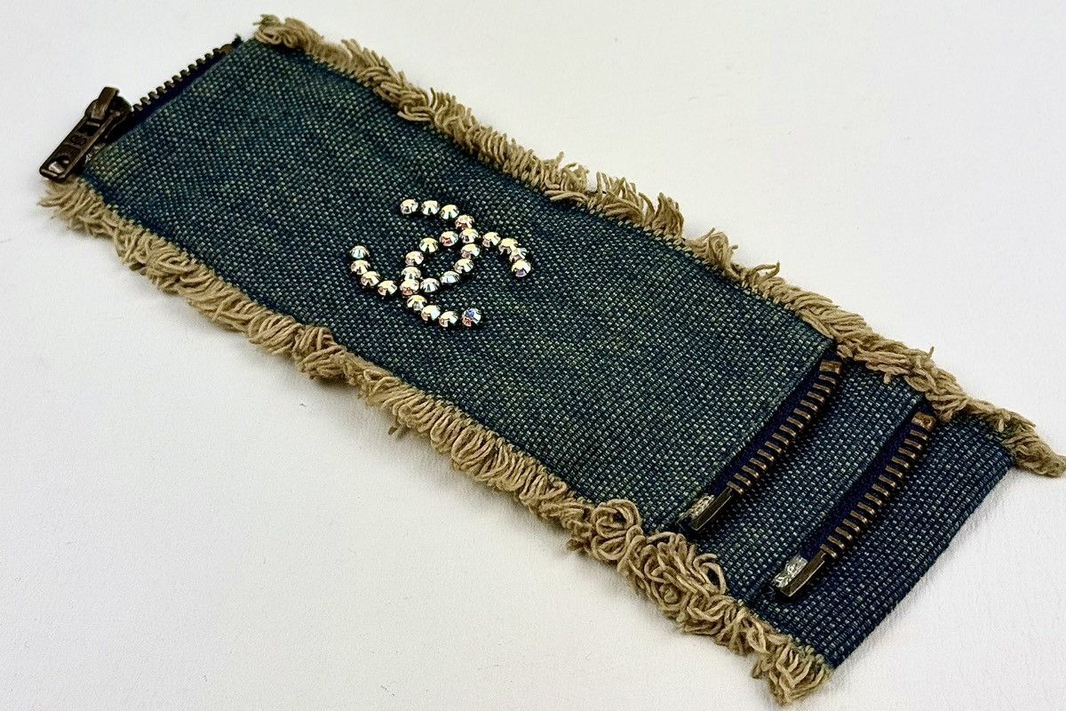 Chanel Chanel - Karl - FW/01 - Denim - Rhinestone - CC - Logo Cuff Size ONE SIZE - 6 Thumbnail