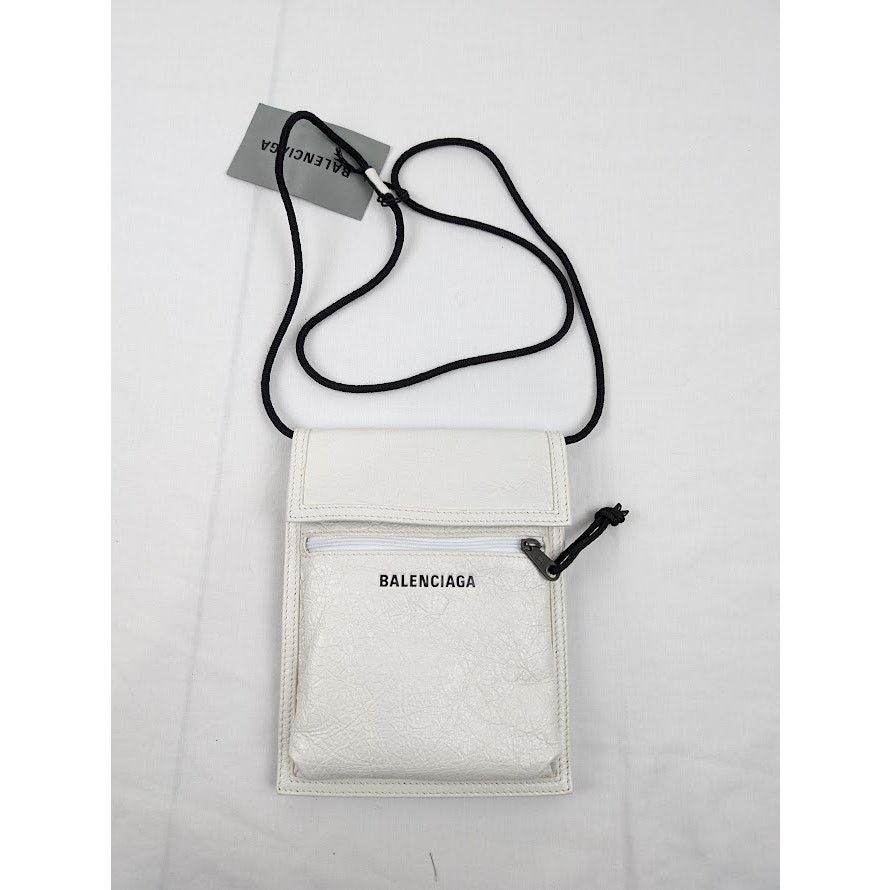 Balenciaga o1rshd1 Size: OS / Arena Lamb Dr Explorer Pouch Strap White Size ONE SIZE - 17 Thumbnail