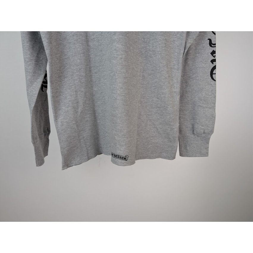 Chrome Hearts o1rshd1 Scroll Logo Long-Sleeve T-Shirt in Grey Size US L / EU 52-54 / 3 - 12 Thumbnail