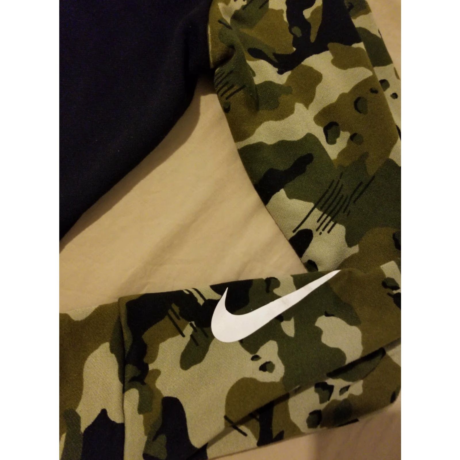 Nike Nike Jacket XL Black Camouflage Hooded Mens Windbreaker Size US XL / EU 56 / 4 - 2 Thumbnail