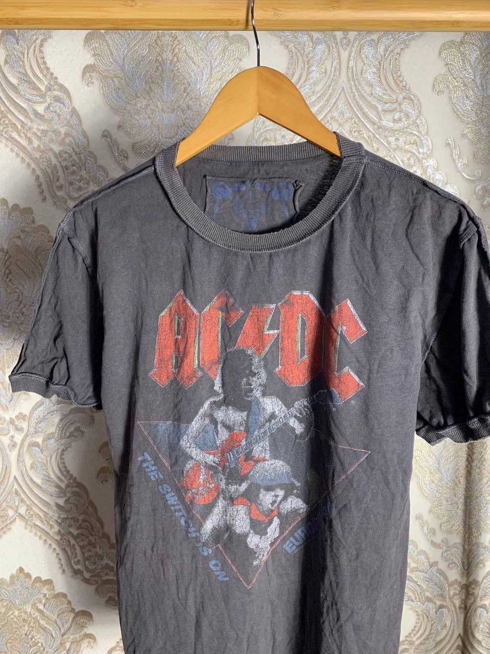 Band Tees VINTAGE AC/DC WORLD TOUR ROCK T-SHIRT RETRO METAL Y2K 90s Size US M / EU 48-50 / 2 - 2 Thumbnail