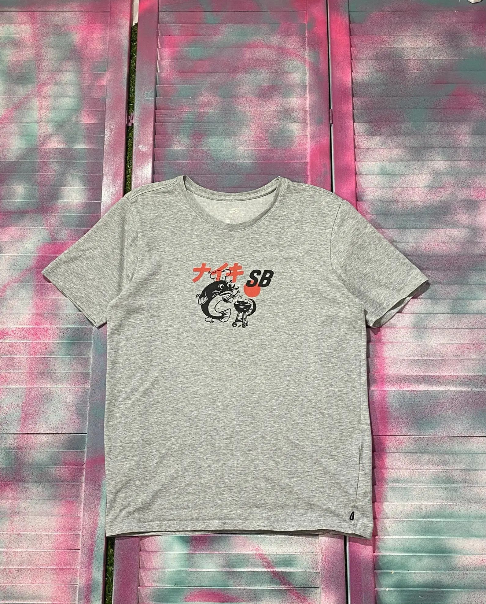 Nike Vintage Y2K Nike SB Japan Fish T-shirt Size US S / EU 44-46 / 1 - 1 Thumbnail