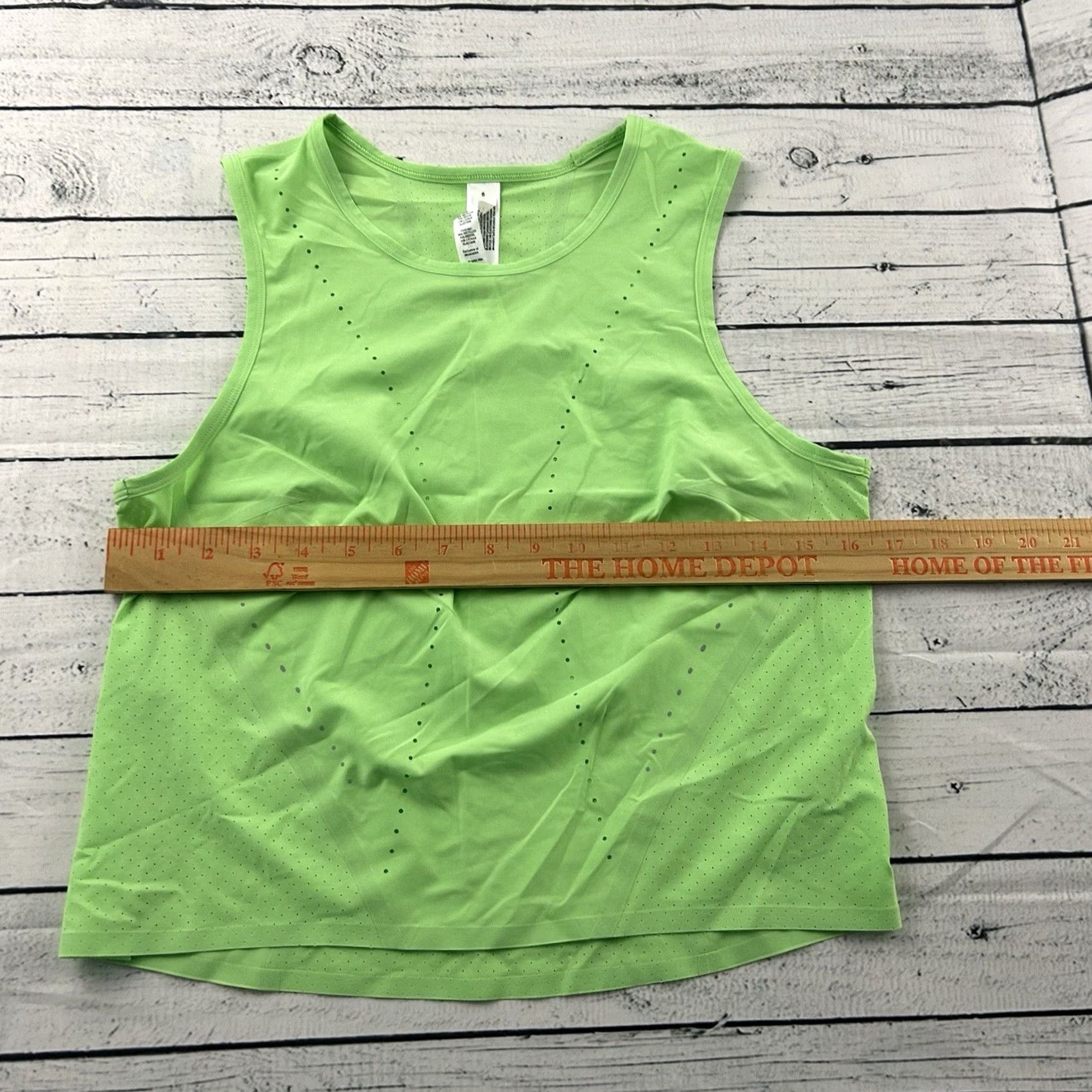 Lululemon Lululemon Sleeveless Cropped Athletic Shirt Women's 6 Green Tank Cropped Activewear Womens 6 Green Size M / US 6-8 / IT 42-44 - 4 Thumbnail