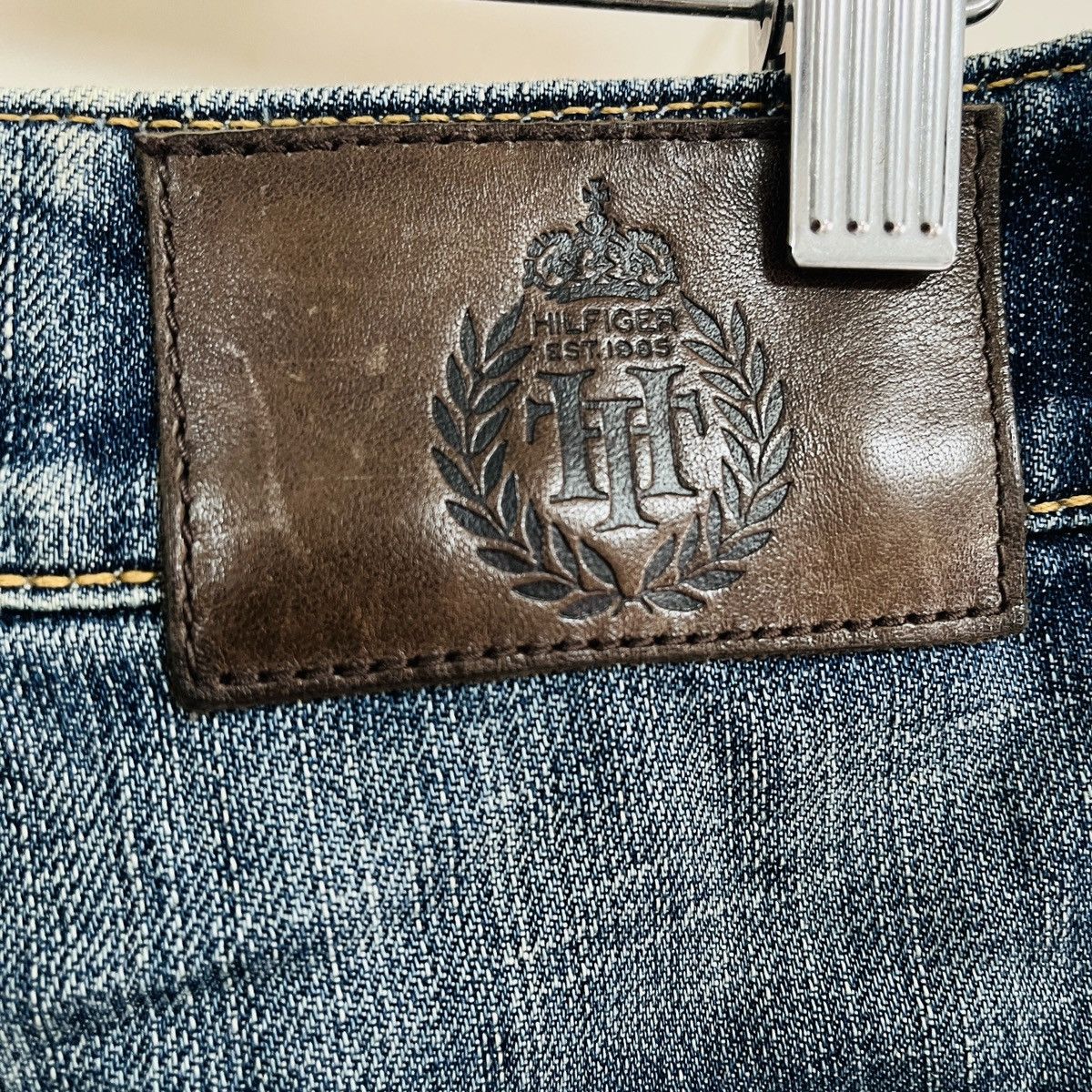 Tommy Hilfiger × Vintage Vintage Tommy Hilfiger Cambridge Regular Fit Jeans Size US 33 - 13 Thumbnail