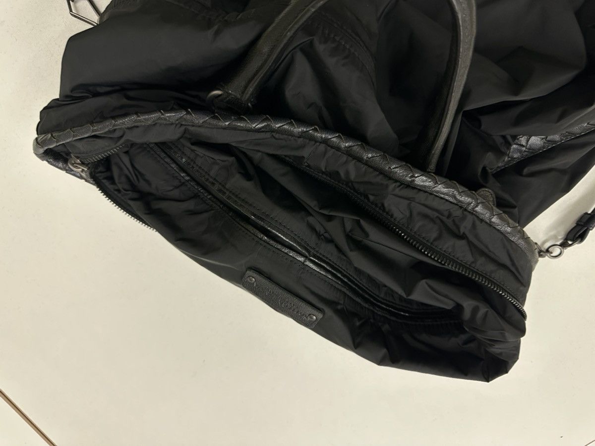 Bottega Veneta Bottega veneta 2000s nylon leather flip bag in dark navy Size ONE SIZE - 9 Thumbnail