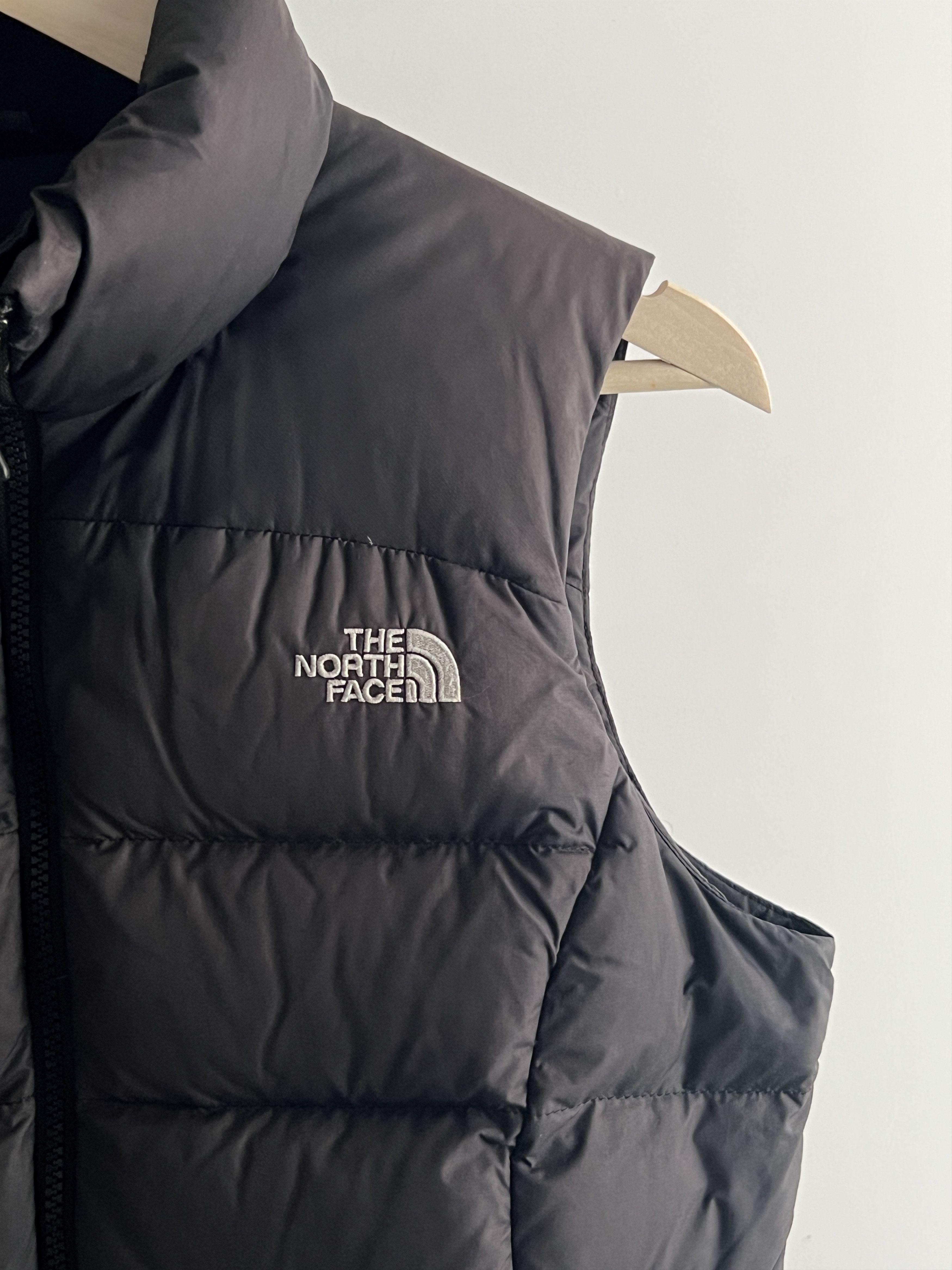 The North Face × Vintage THE NORTH FACE Women’s Large Black Nuptse 700 Down Vest Size S / US 4 / IT 40 - 3 Thumbnail