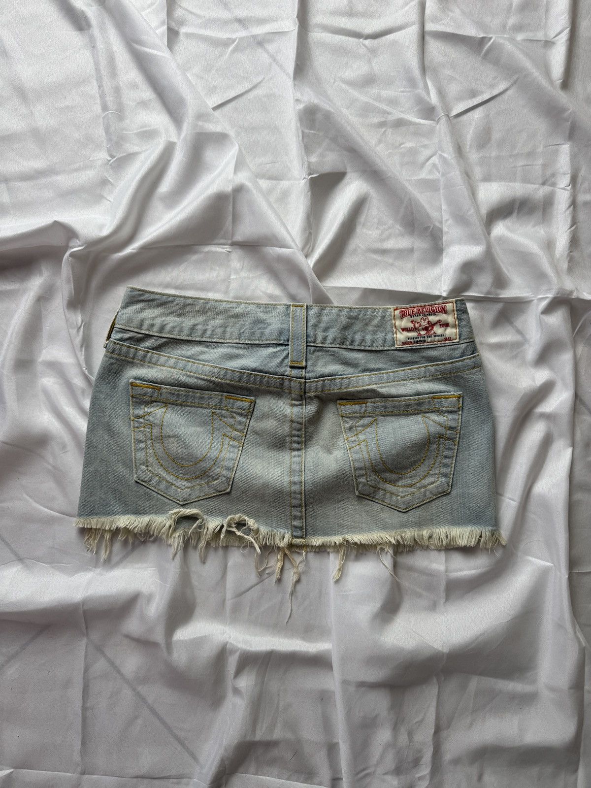 True Religion True Religion Y2K Big Logo Distressed Denim Sexy Mini Skirt Size 27" / US 4 / IT 40 - 1 Thumbnail