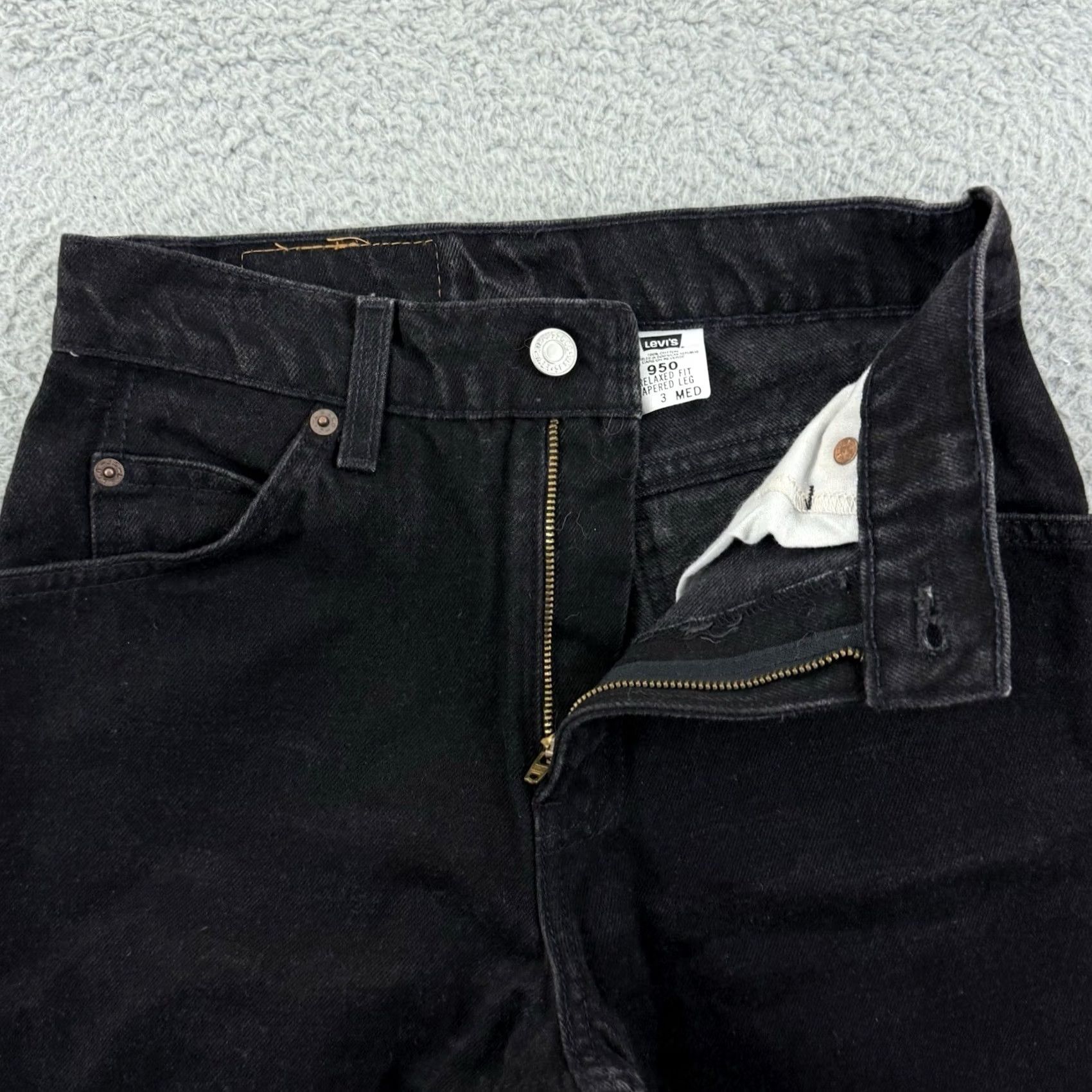 Levi's VINTAGE Levi's 950 Jeans Womens 3 Black Denim Tapered Leg 90s Relaxed Orange Tab Mens Womens Girls Size 26" / US 2 / IT 38 - 4 Thumbnail