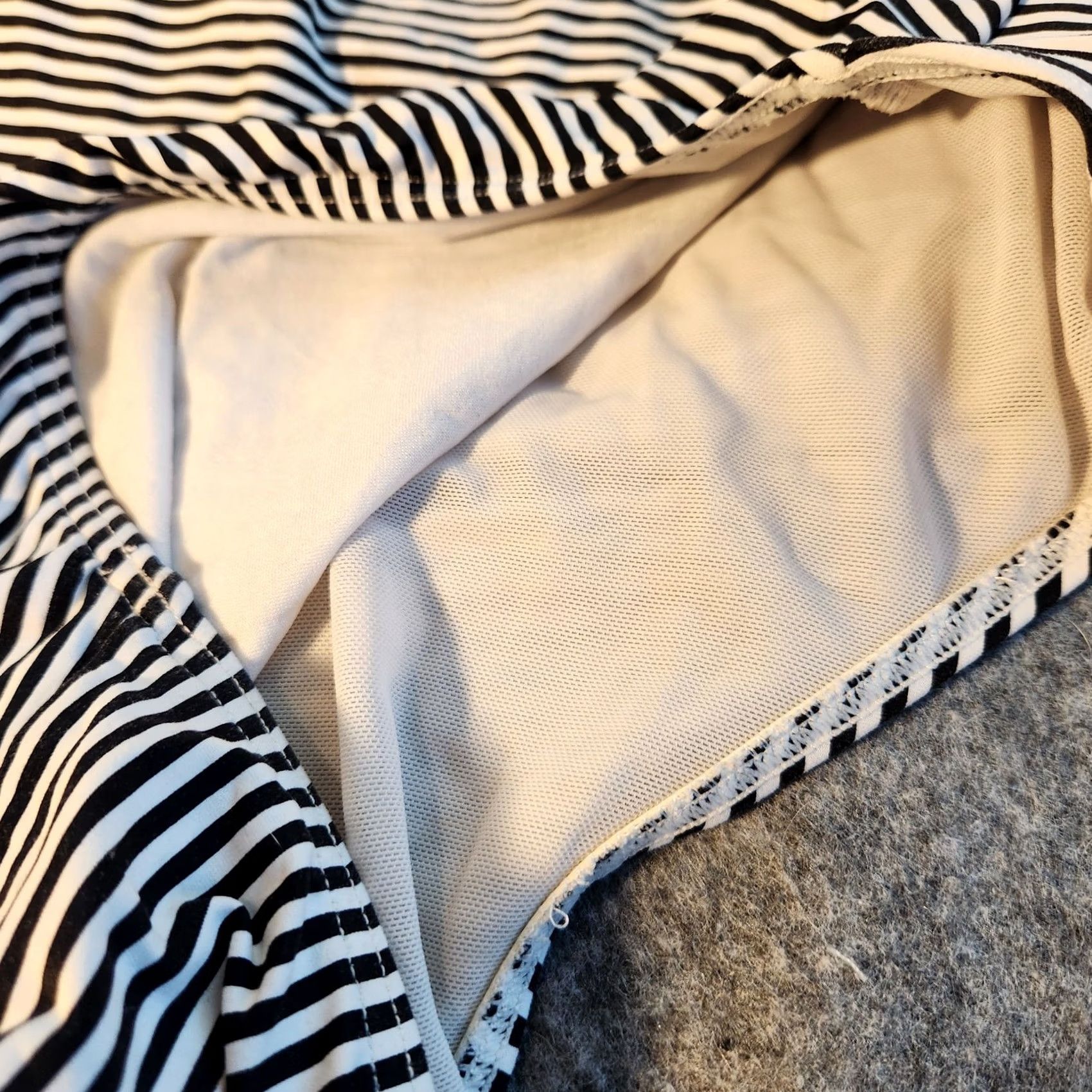 Vintage Bond-eye Australia One Piece Womens 8 Black White Stripe Padded Ruched Nylon Spandex High-Waisted Underwired Striped Size ONE SIZE - 4 Thumbnail