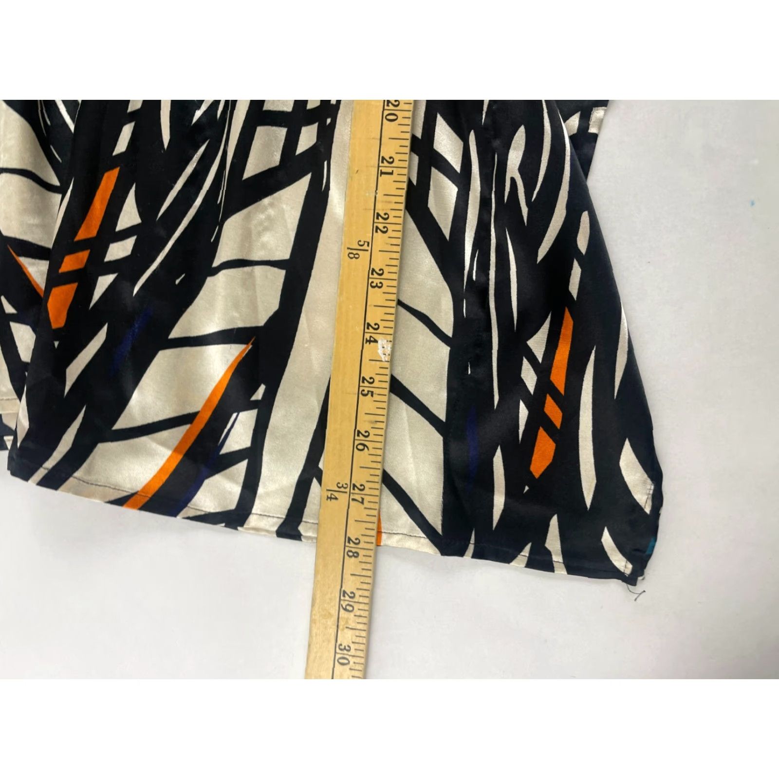 Vintage Capacity Unlimited Shirt Womens Medium Black Geometric Silky V-Neck T-Shirt Size M / US 6-8 / IT 42-44 - 6 Thumbnail