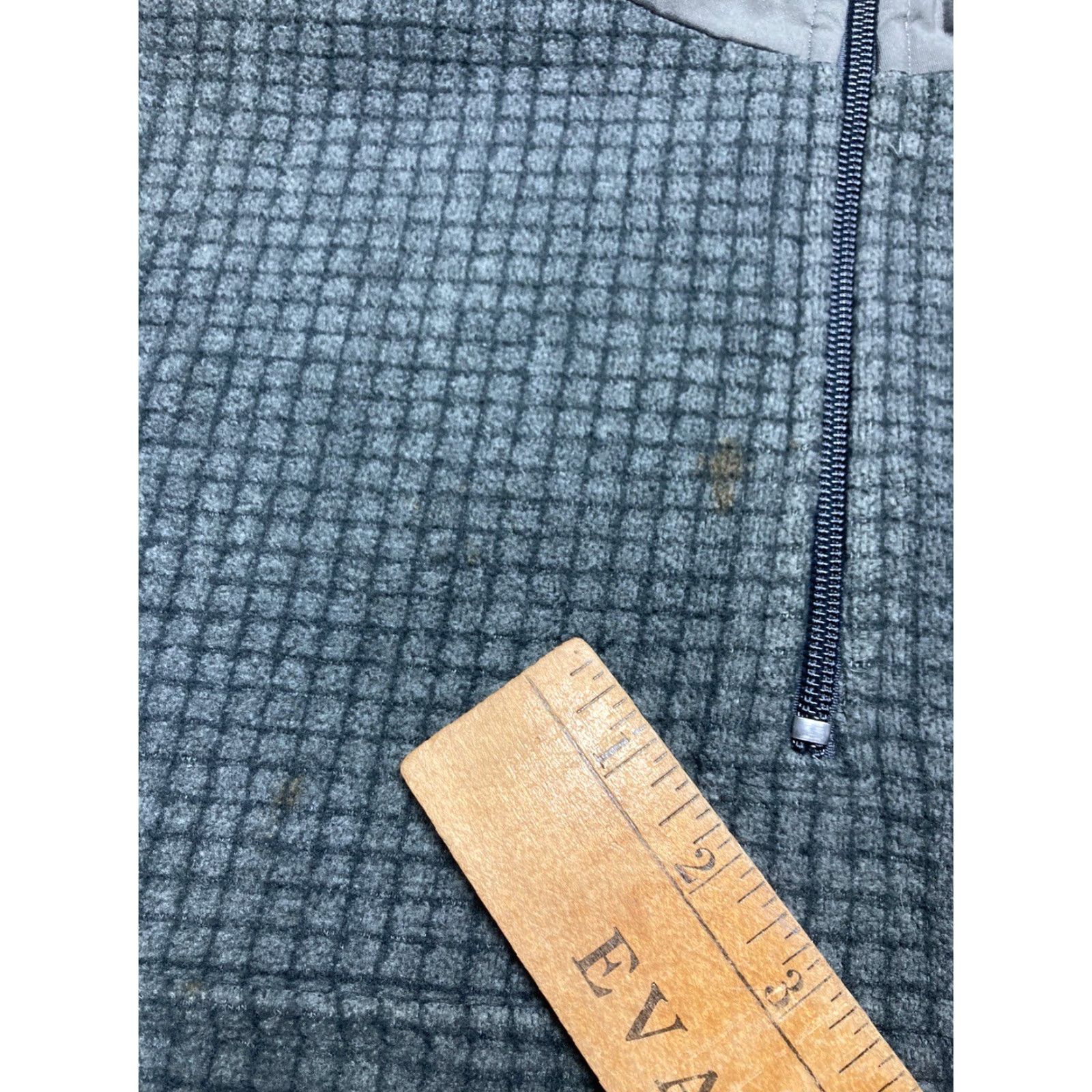 Tommy Hilfiger VINTAGE Tommy Hilfiger 1/4 Zip Gridded Fleece Pullover Sweater Sweatshirt Gray XL Mens Size US XL / EU 56 / 4 - 3 Thumbnail